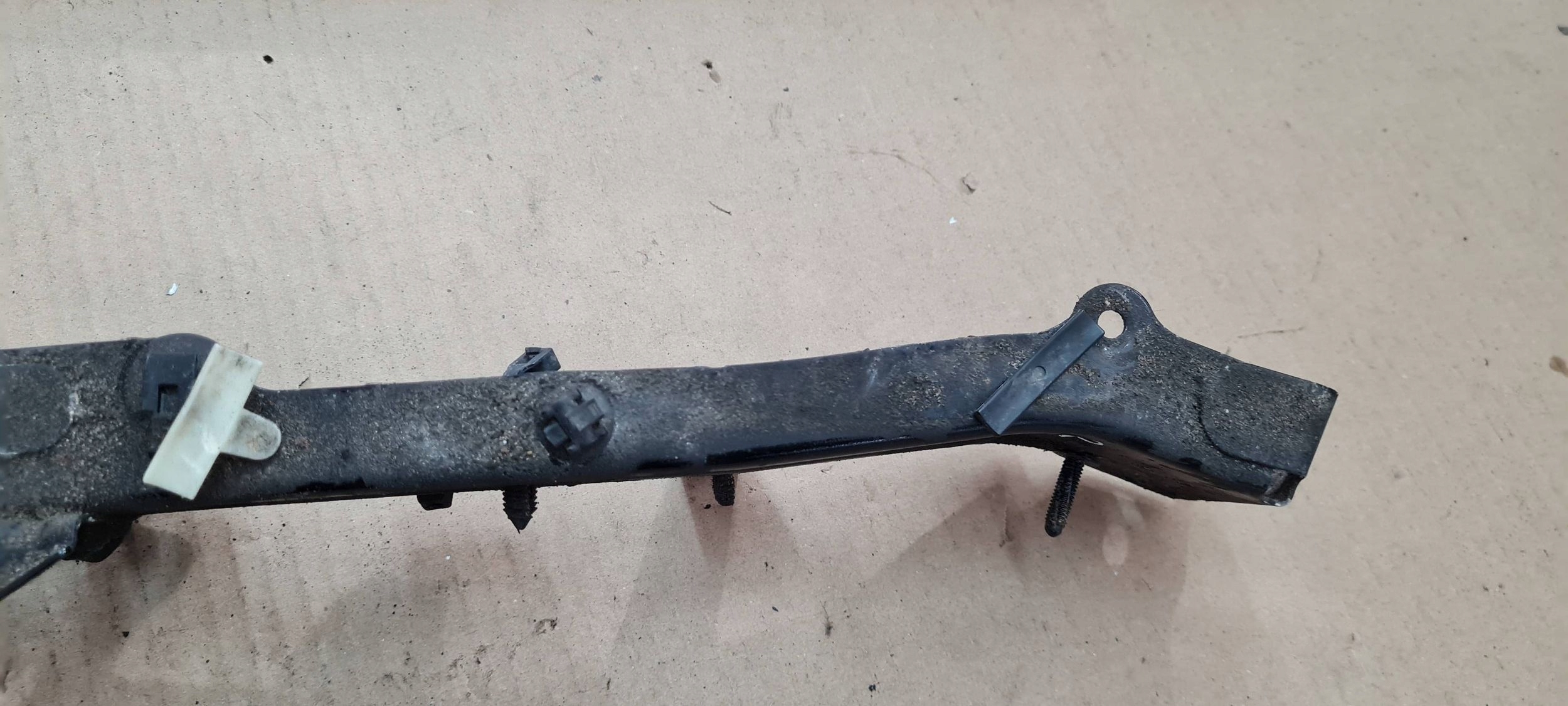 A4 B9 8W S4 Poignée Support plaque Aile Droite Avant LY9B 8W0821136B