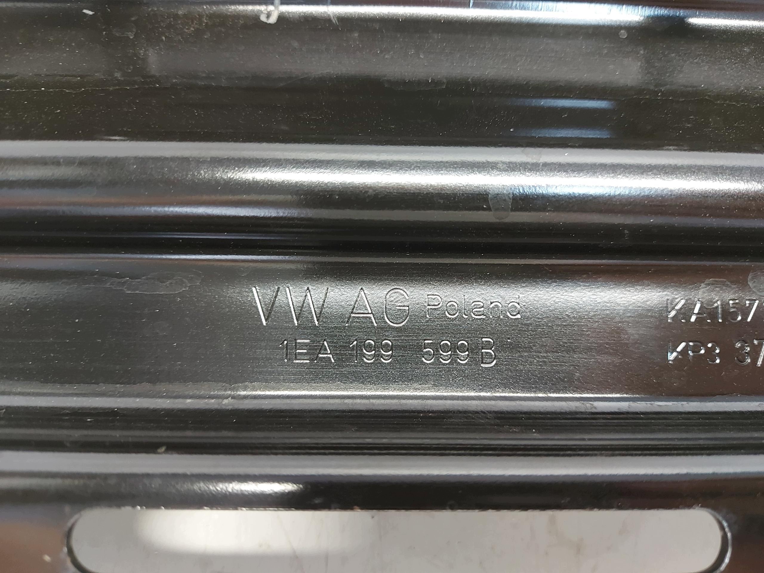 VW ID4 11A , 2024r SUV 5D console springing front 1EA199599B