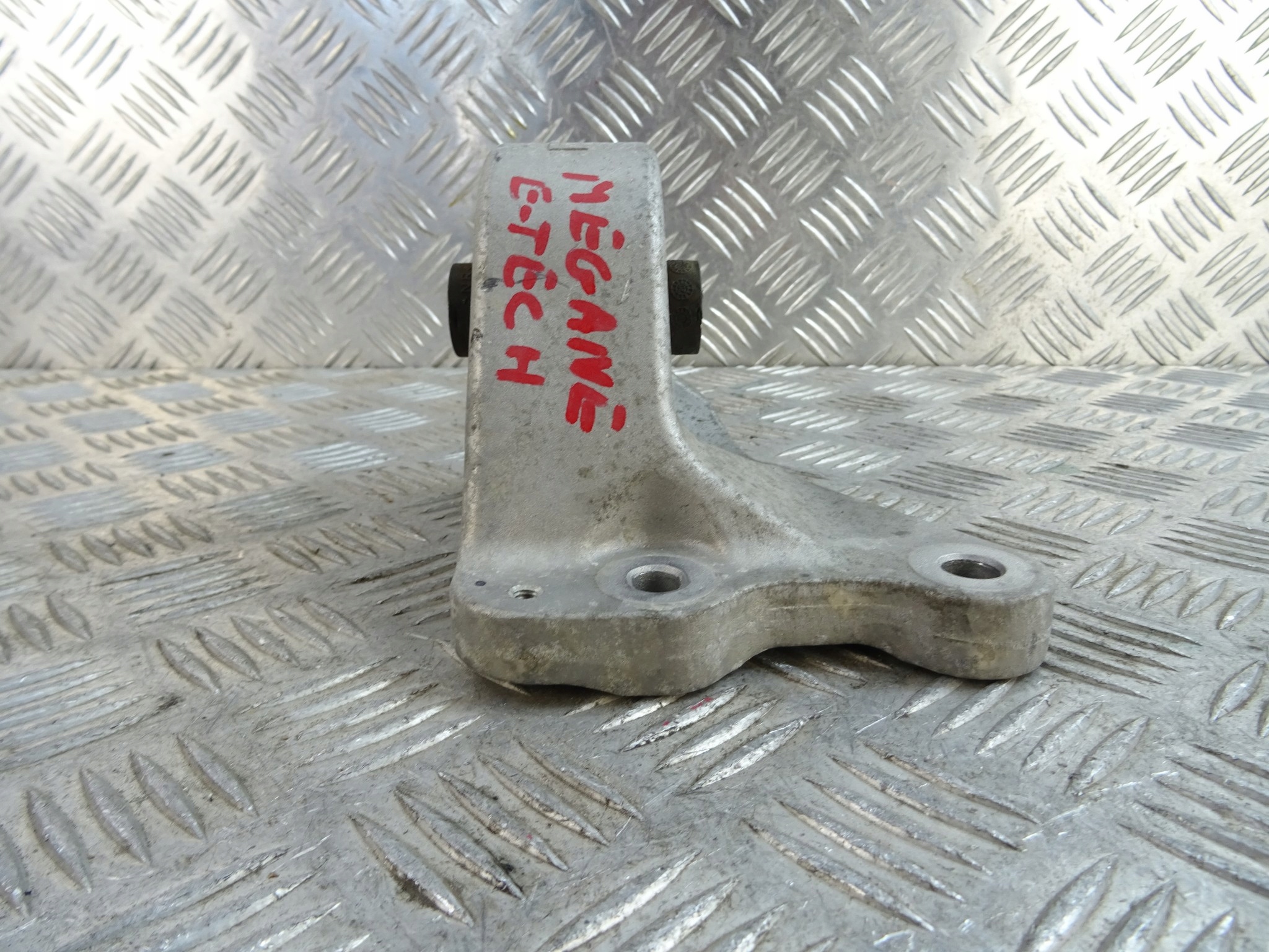 RENAULT MEGANE 5 V E-TECH support holder KOMPRESORA 119105MZ0A