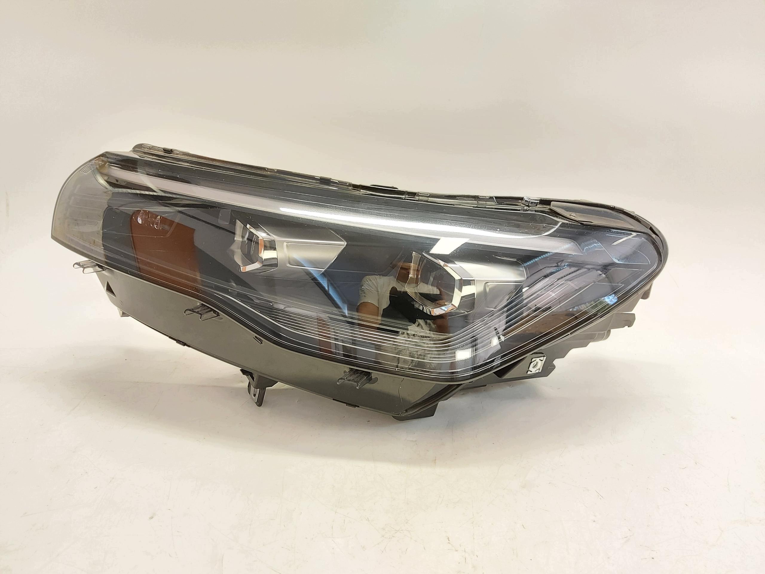 VW Tiguan III 571 2025r. light left front 572941035D RHD