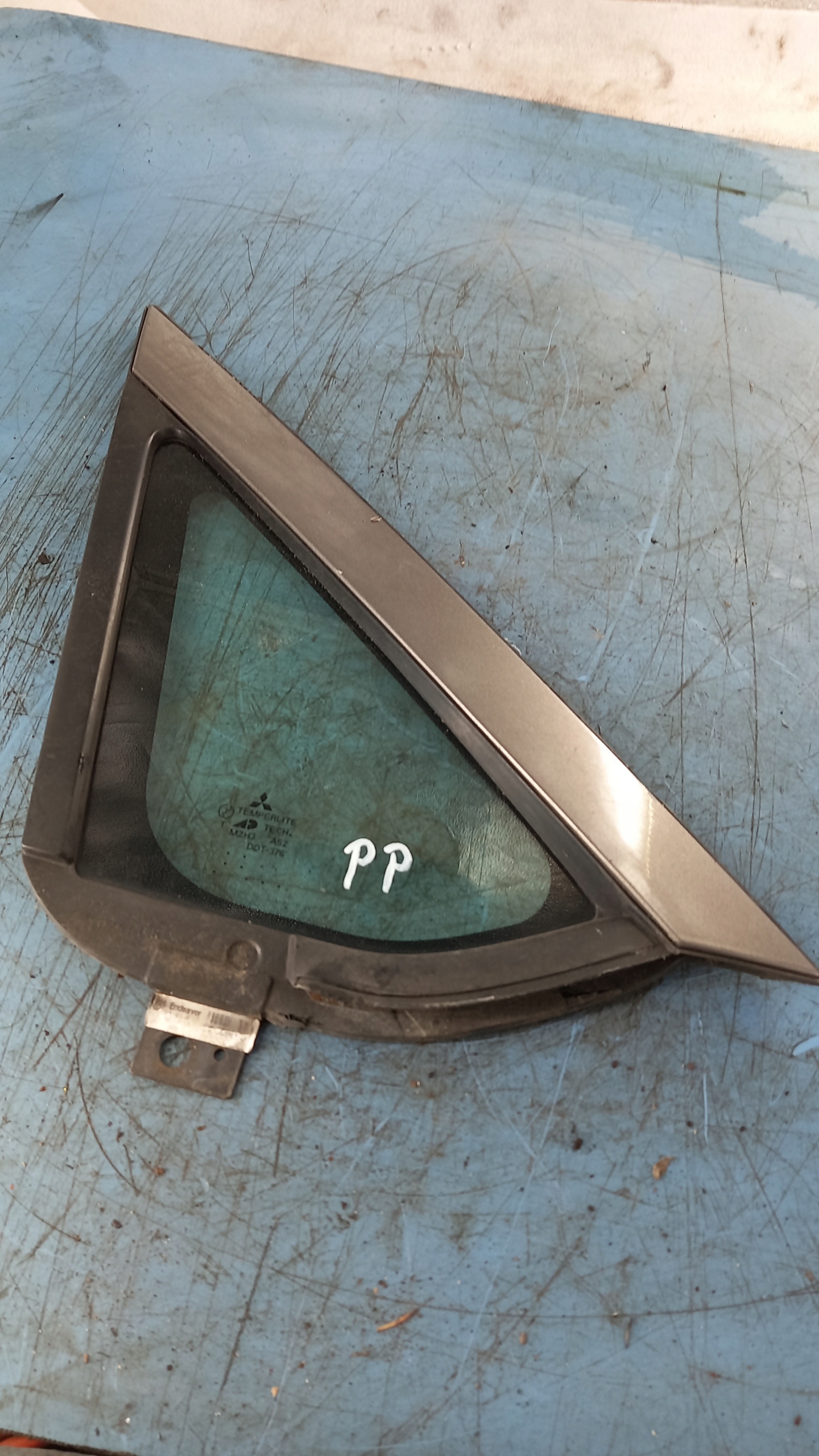 СТЕКЛО ПЕРЕДНЕЙ ПРАВОЙ ДВЕРИ MITSUBISHI ENDEAVOR 04R