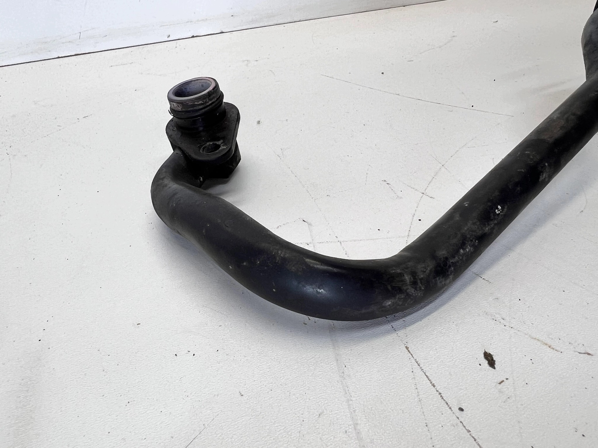 cijev prijenos vode AUDI VW SEAT 2.0 TDI 04L121065AK