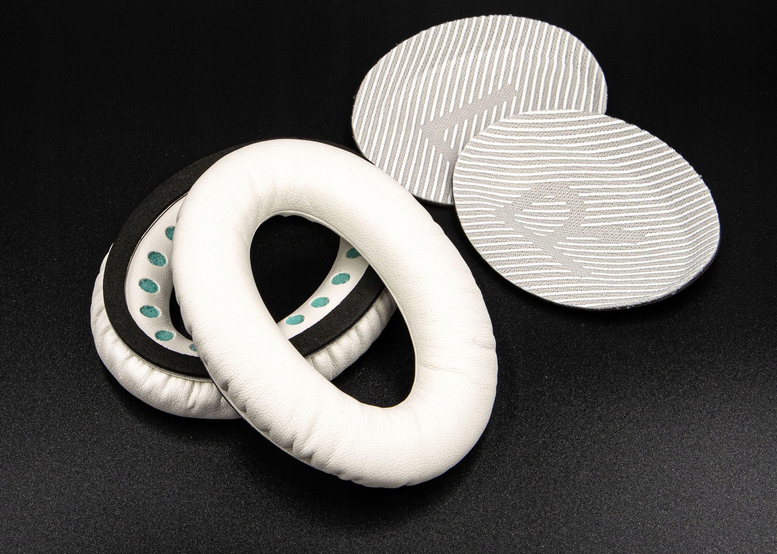 NAUSZNIKI PADY GĄBKI PODUSZKI YIVO DO BOSE QC45 QC35 I II QC25 QC15 QC2 AE2 Kolor dominujący biały