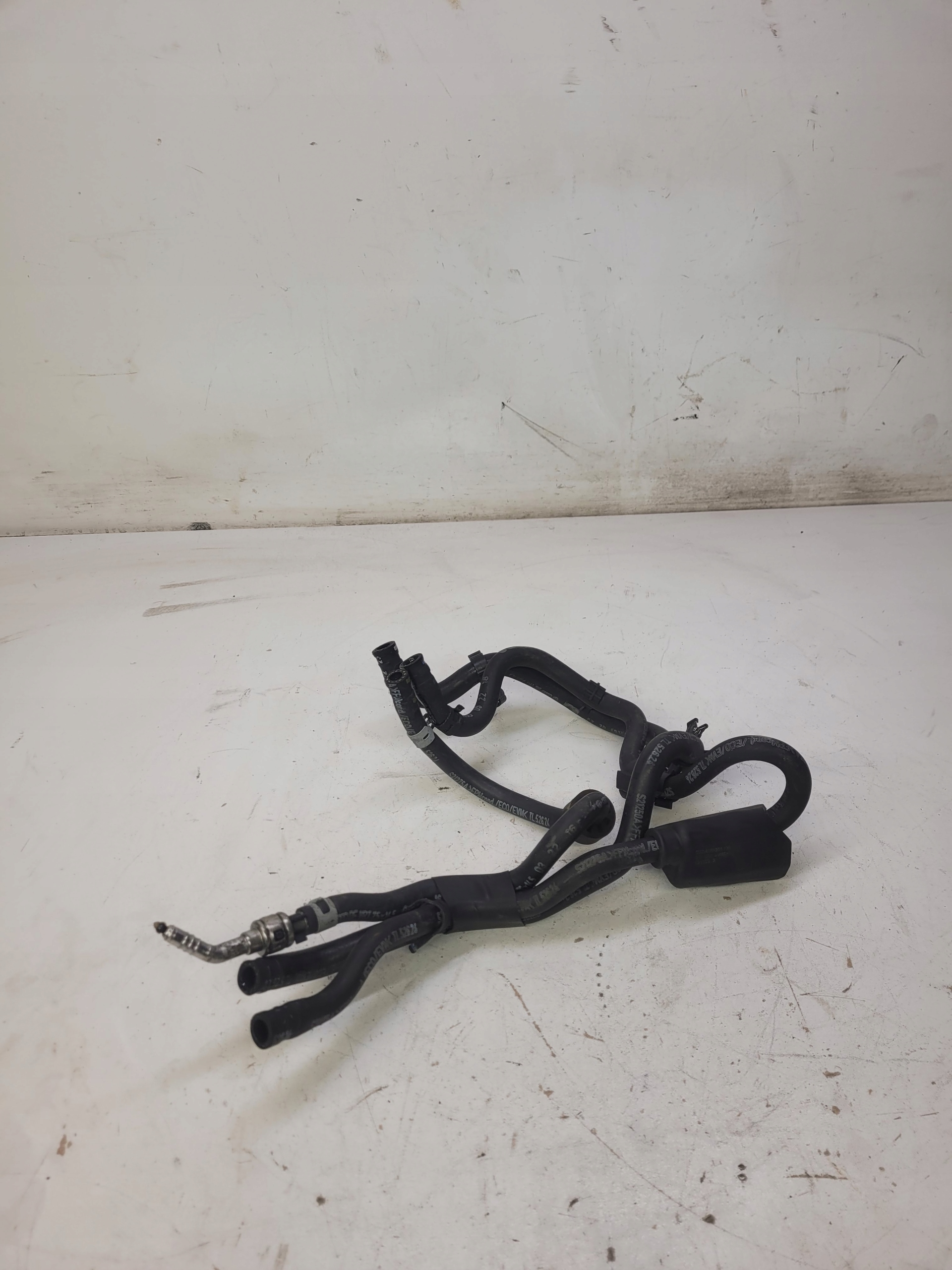 Паливопроводи AUDI A4 B9 A5 2.0 TDI 8W0201729