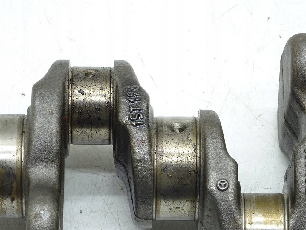 WAŁ KORBOWY Mercedes-Benz A W176 1.6B 102KM 270910 Typ samochodu Samochody osobowe