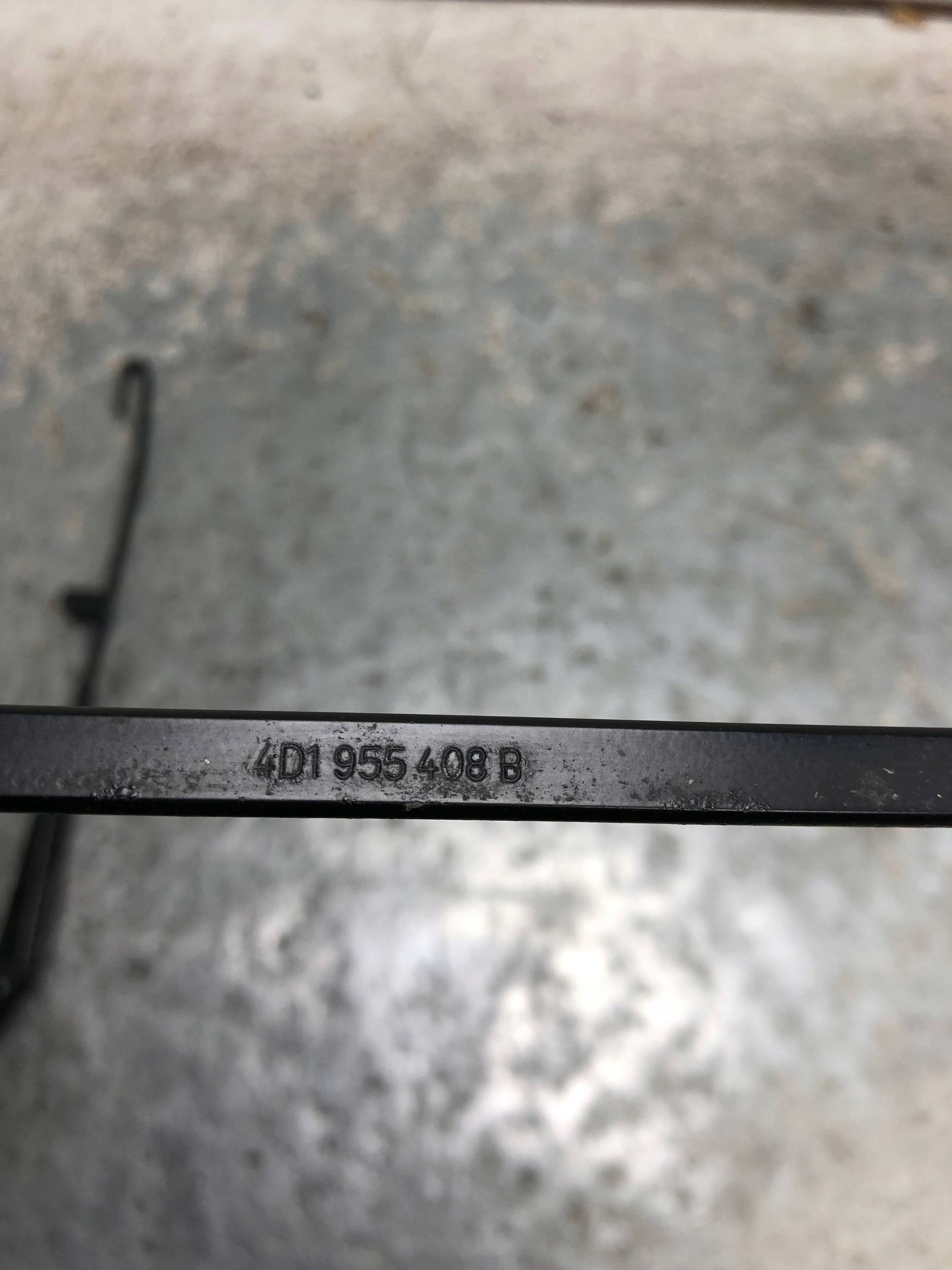 wiper arms AUDI A8 D2 4D1955407B 4D1955408B