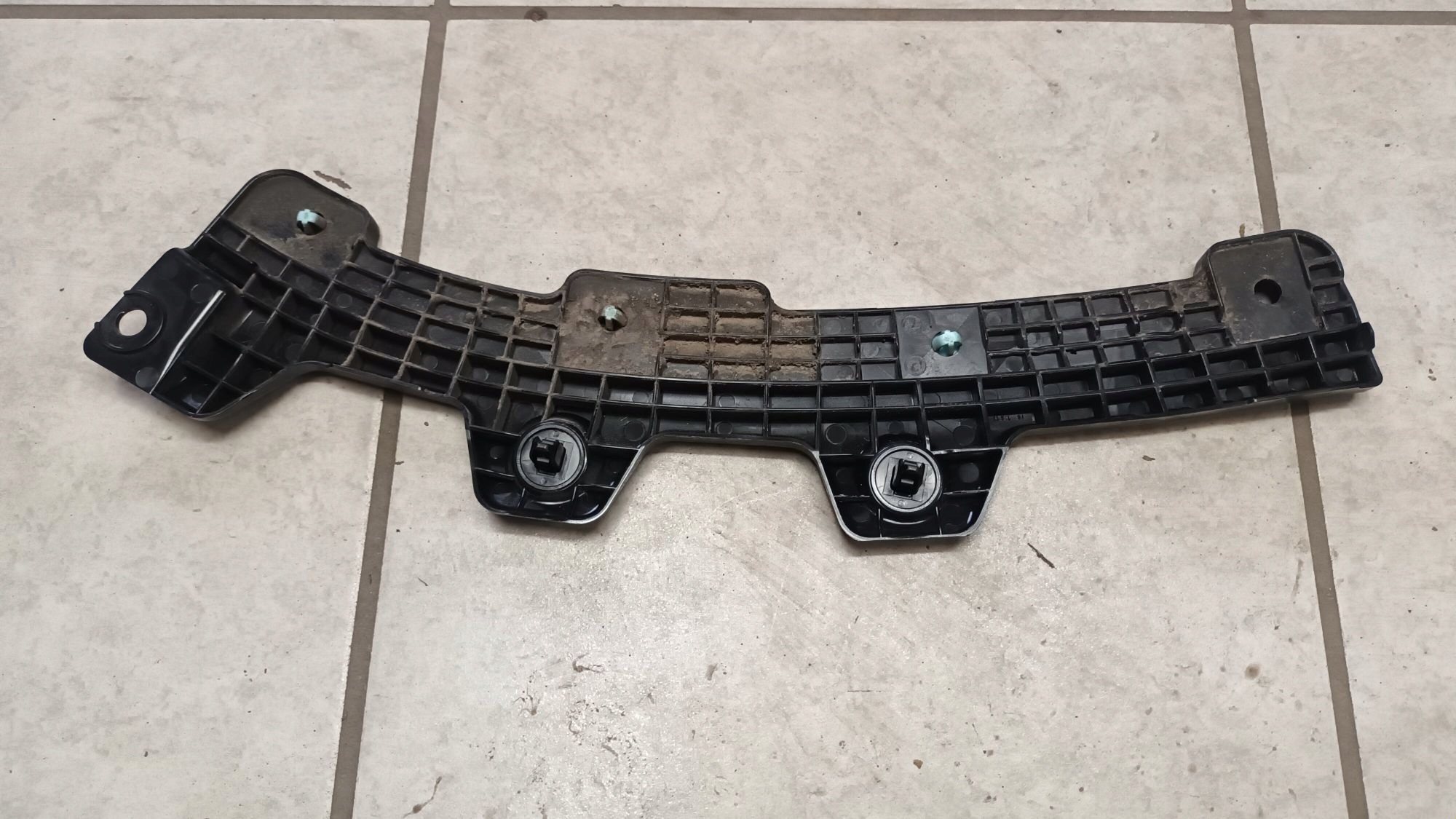right bumper bracket of the rear MAZDA MX-30 2023->