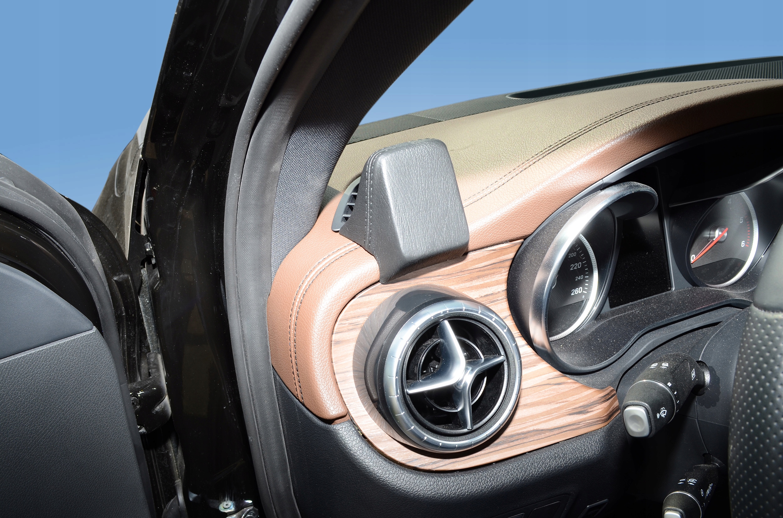 Uchwyt na telefon Kuda Mercedes X-Classe od 2017
