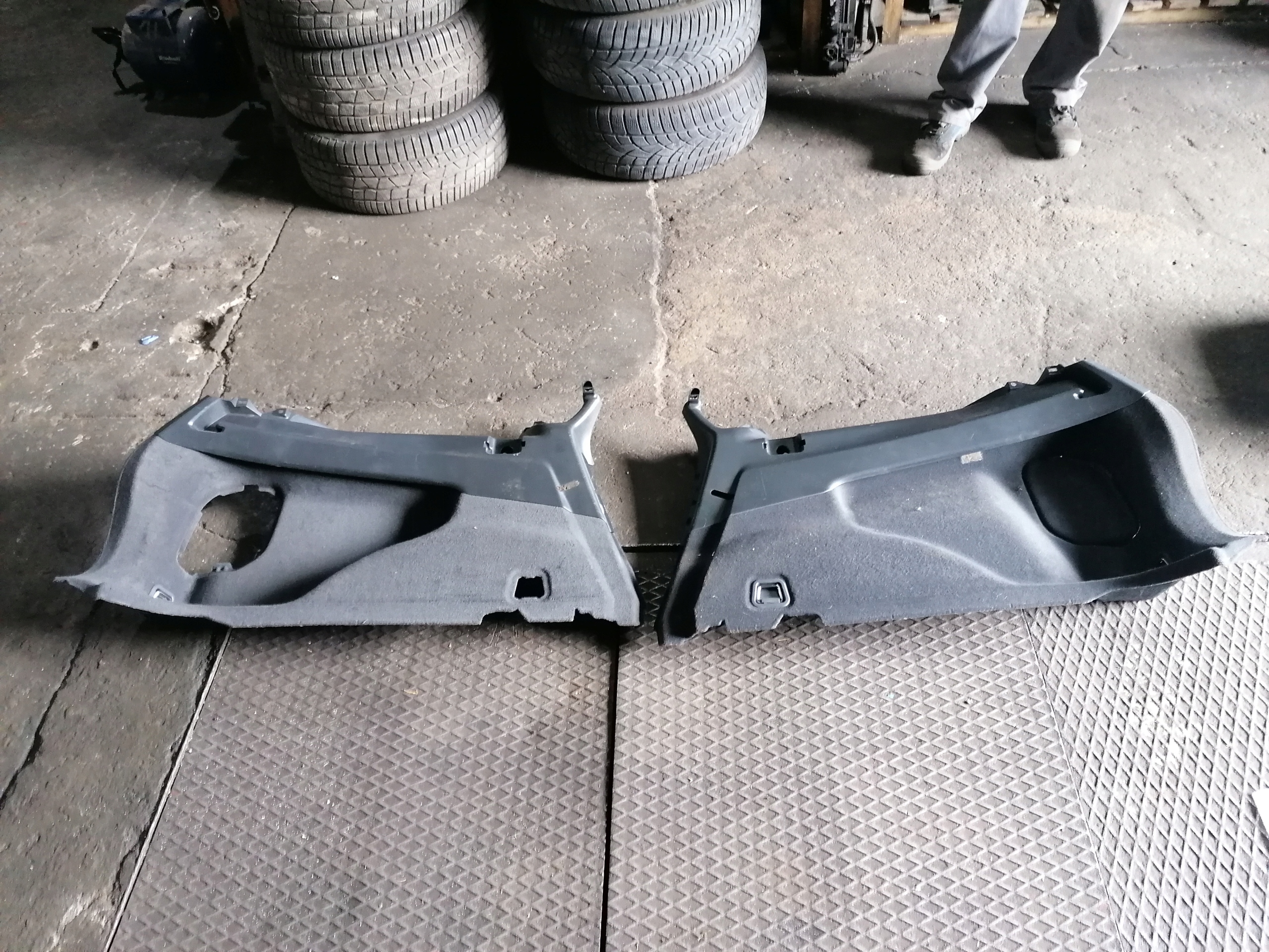 16 BOCZEK BAGAZNIKA 30721876 VOLVO V60