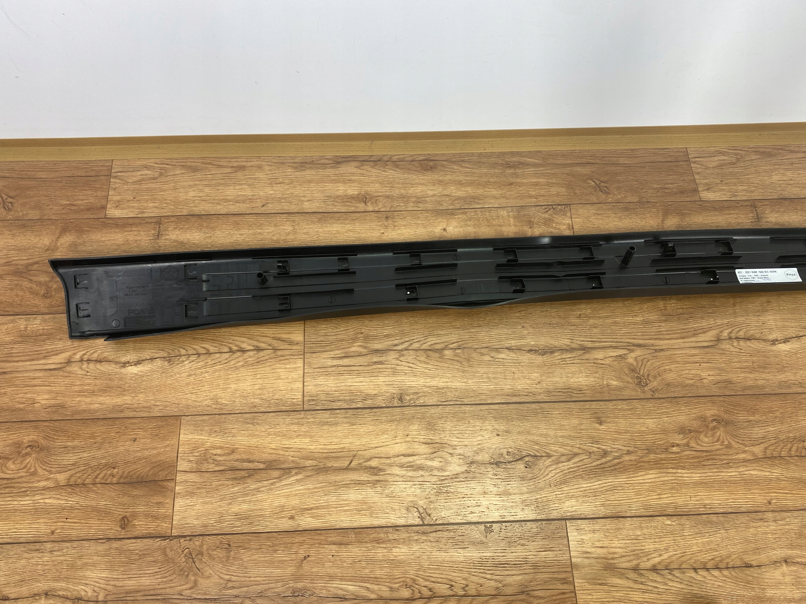 moulding side left cap paki Dodge Ram 1500 2019+ USA