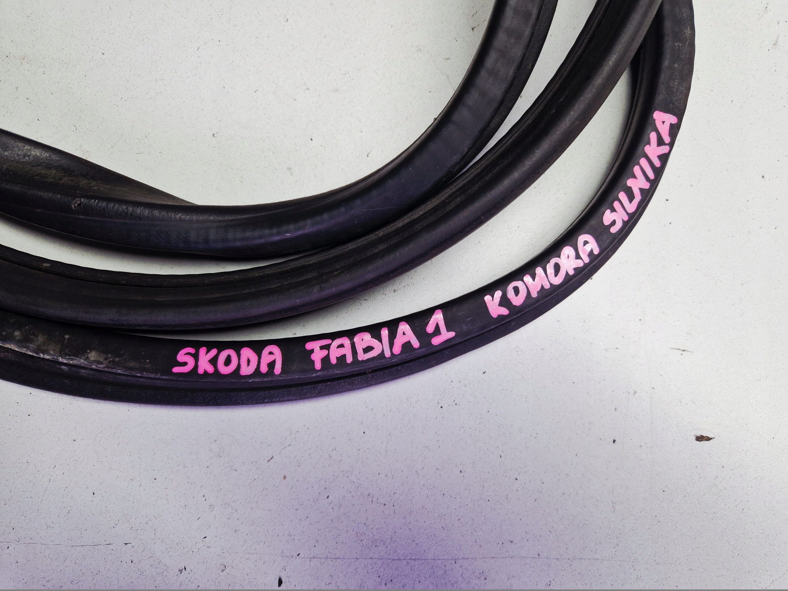SKODA FABIA 1 Joint Sous vitre KOMORY Moteur