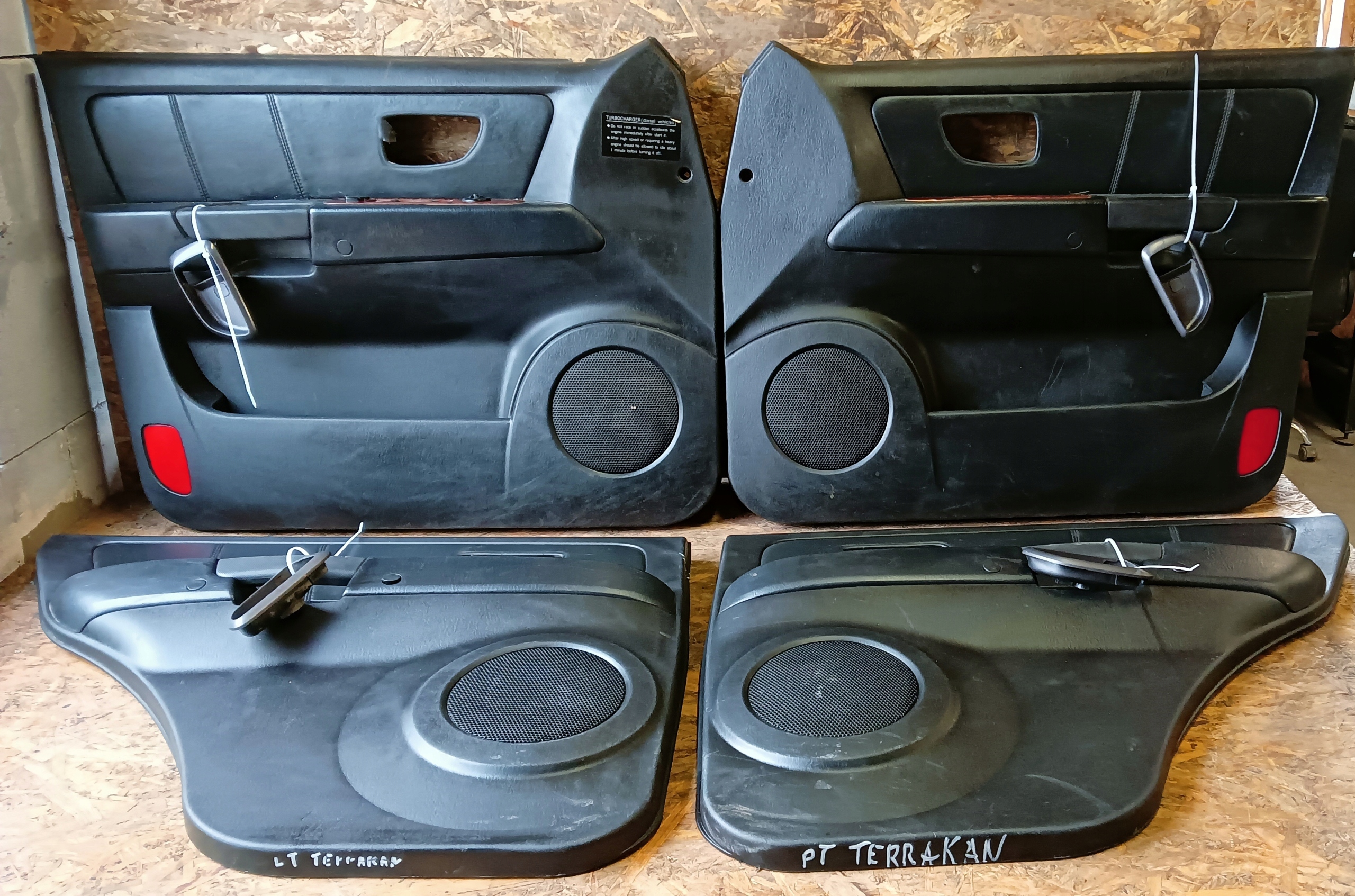 HYUNDAI TERRACAN БЕКОН ДВЕРІ КОМПЛЕКТ ЄВРОПА 01-