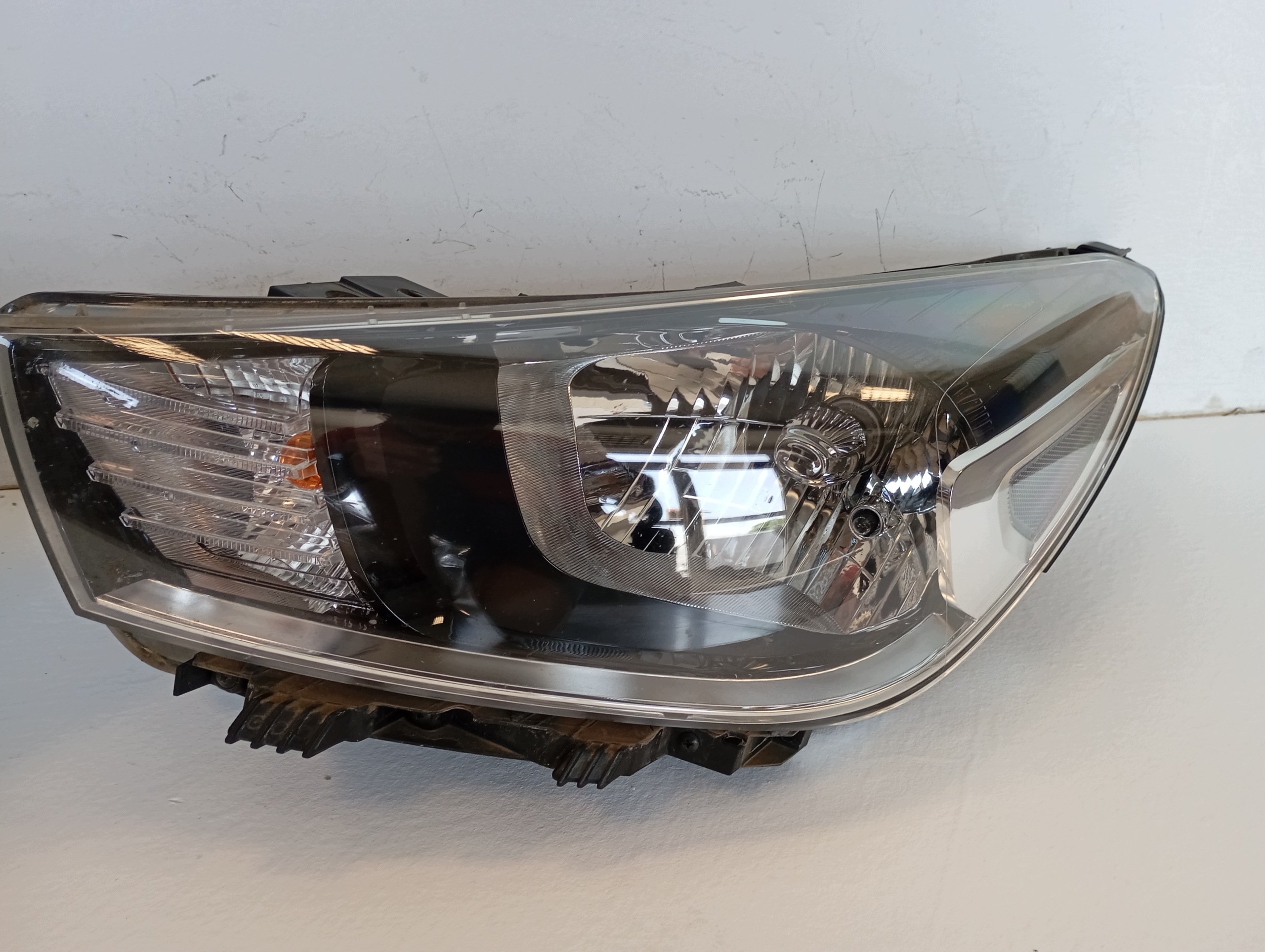 light front front KIA RIO IV 22R right left