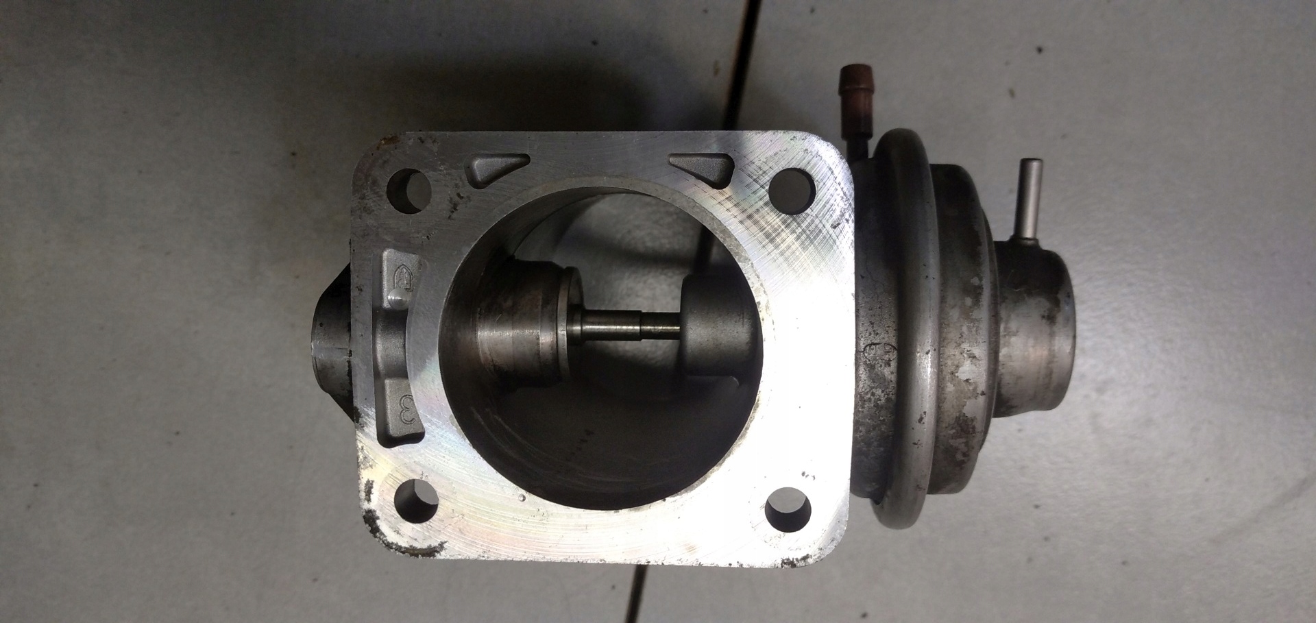 Vanne EGR BMW 3 E36 318 TDS 2248139