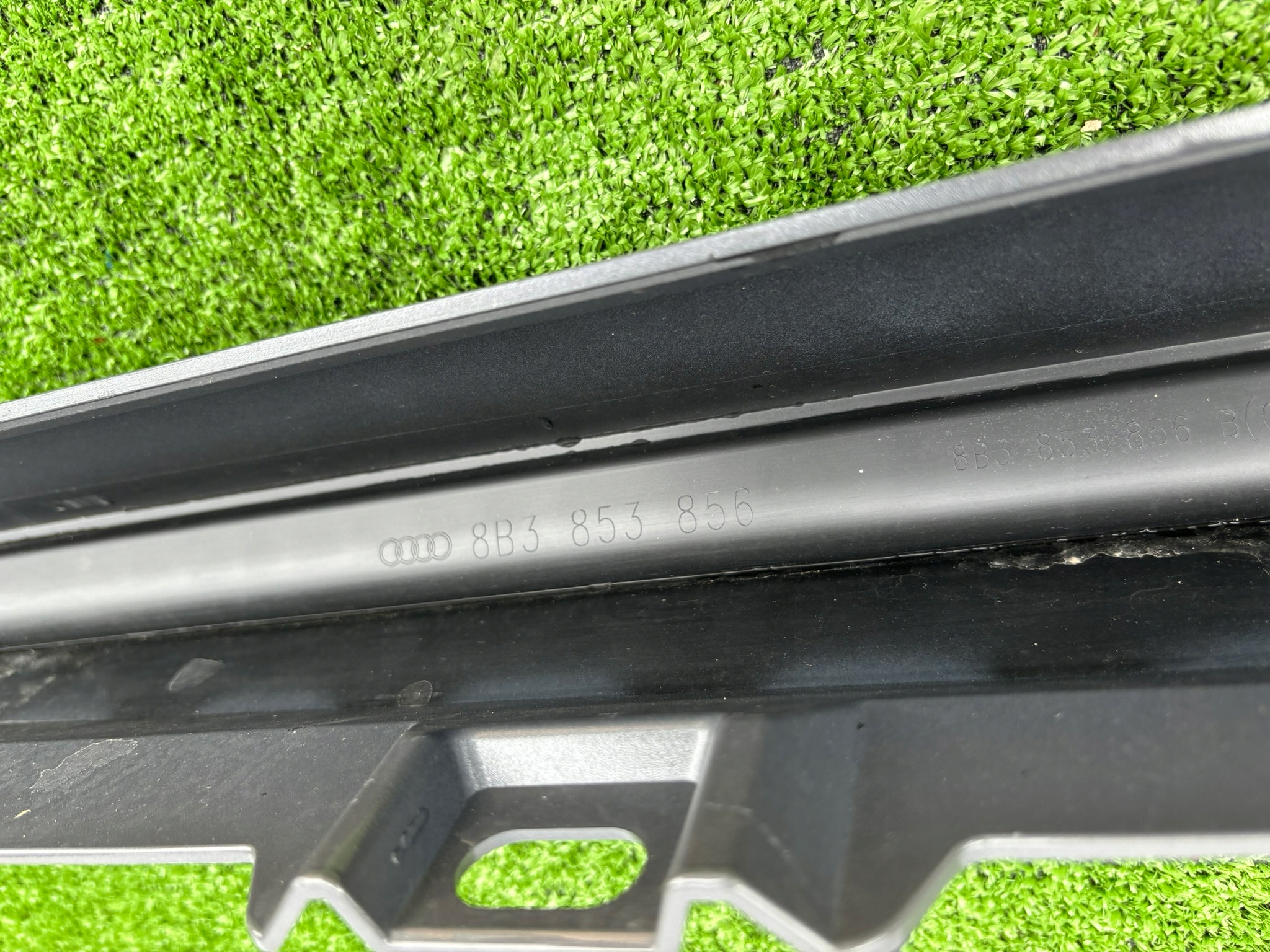 AUDI 8B3 right threshold moulding threshold cap 8B3853856 H211