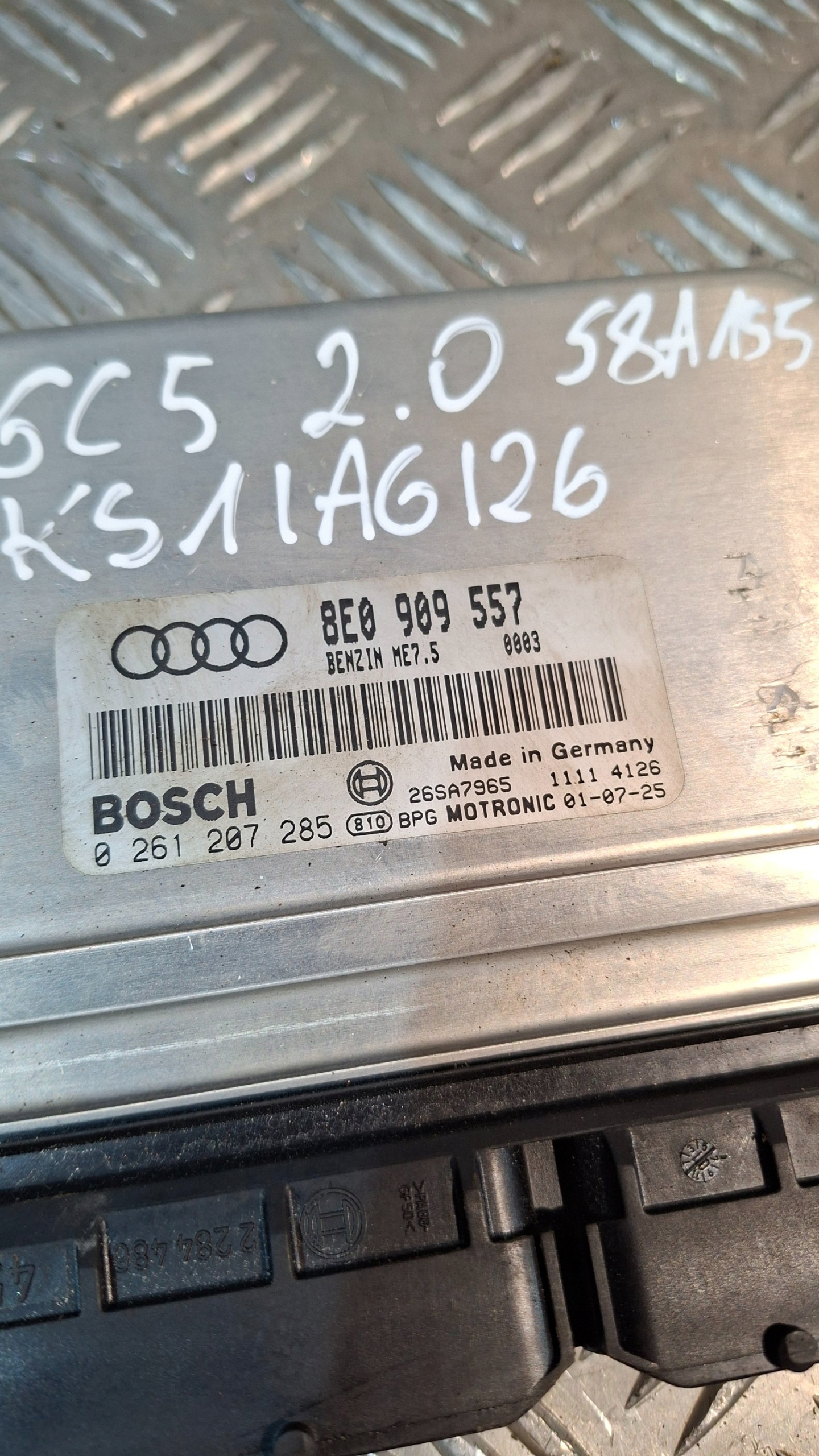 control unit of the engine AUDI A6 C5 2.0