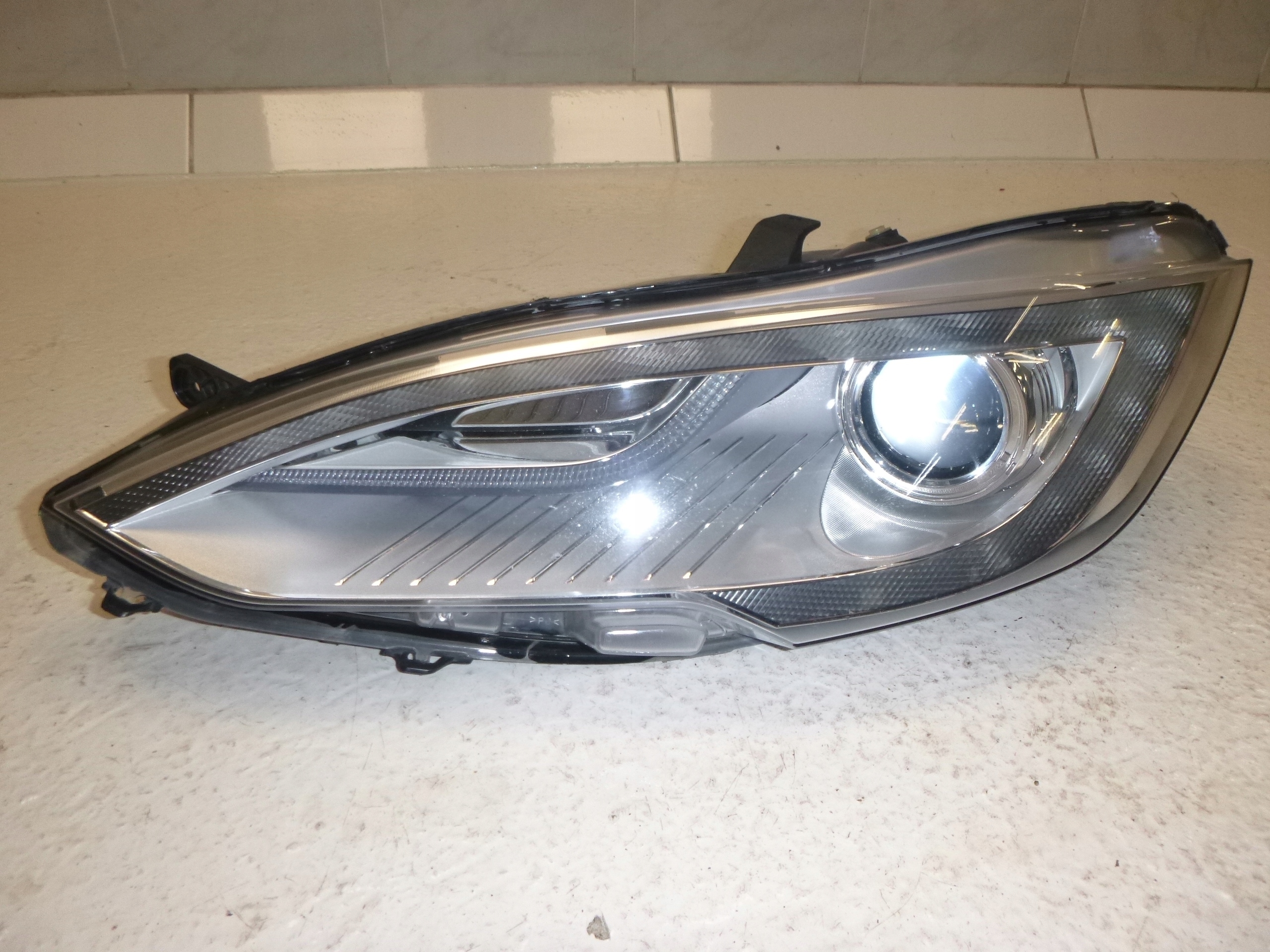 TESLA S light left front 7 PIN left front