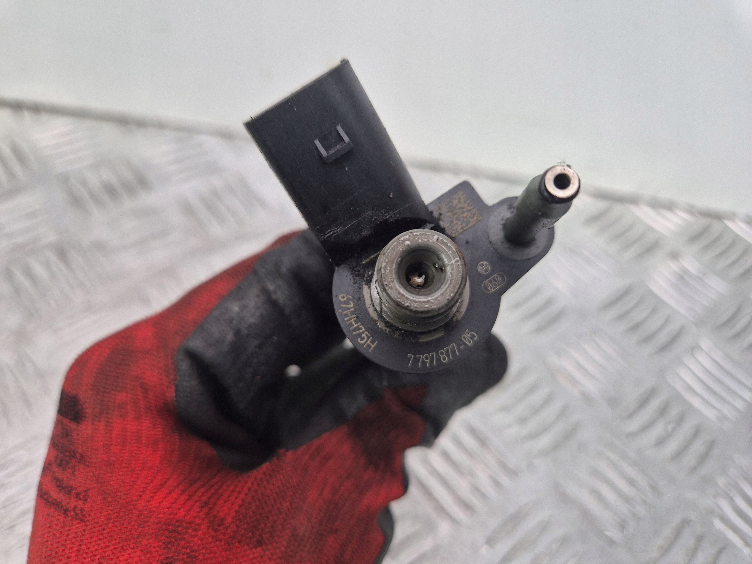 BMW 5 E60 E61 520d 2.0 injecteur 7797877 N47D20A