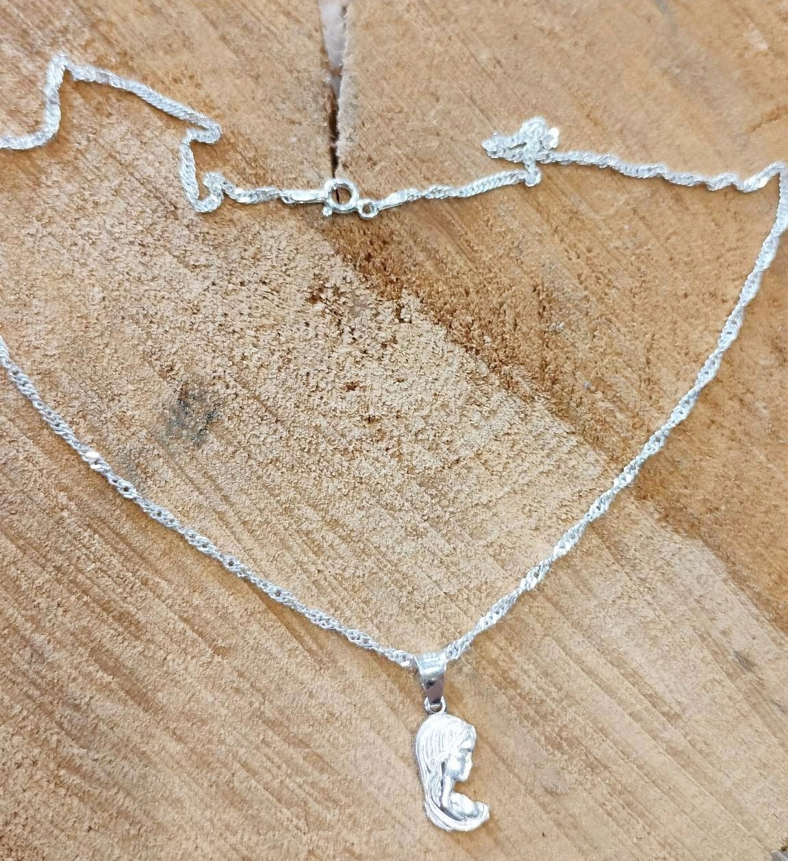 SREBRNY NASZYJNIK Z MEDALIKIEM I KOMUNIA ŚW GRAWER Długość całkowita 42 cm