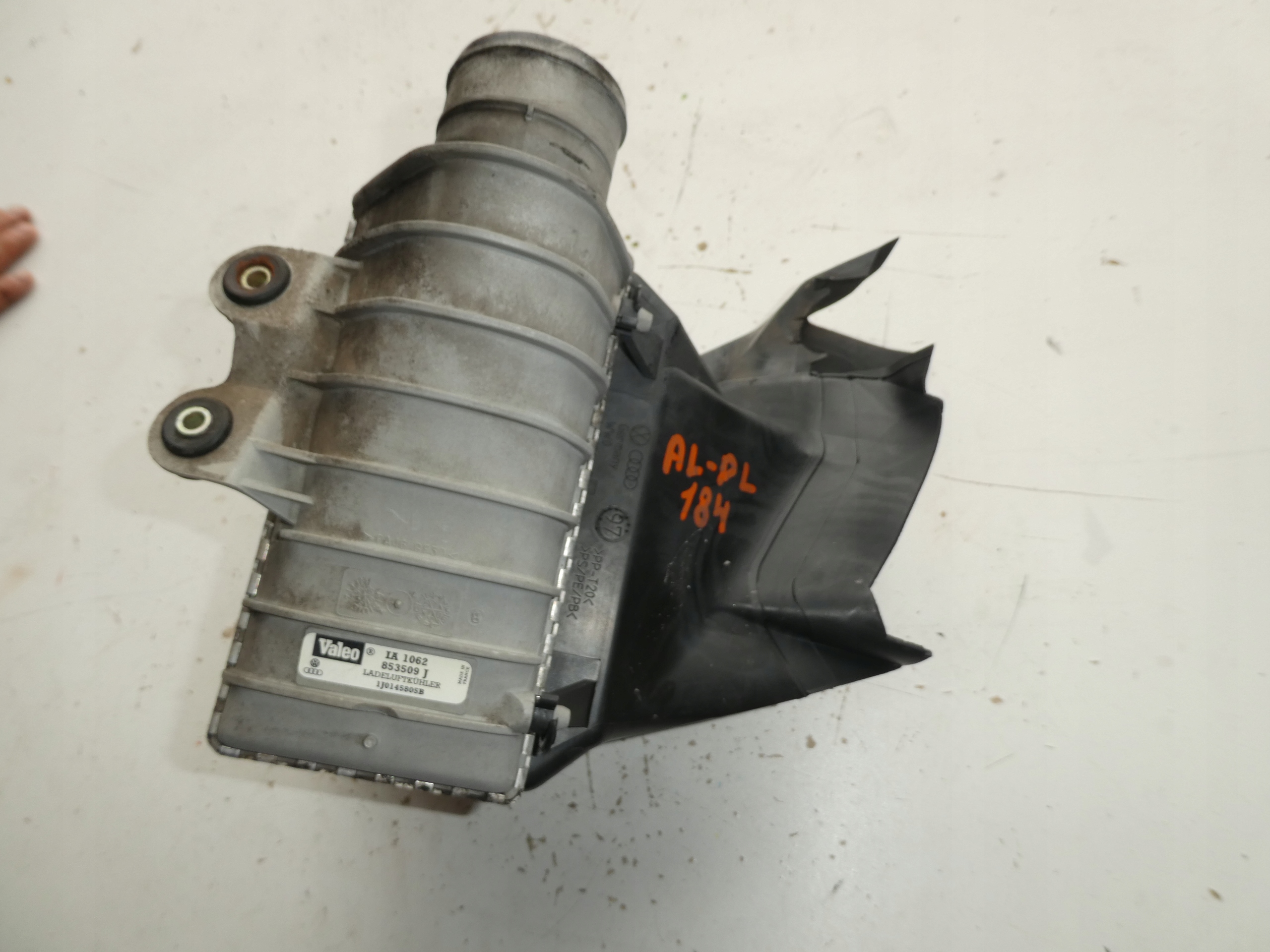 VW GOLF IV INTERCOOLER KÜHLER LUFT 1J0145805B