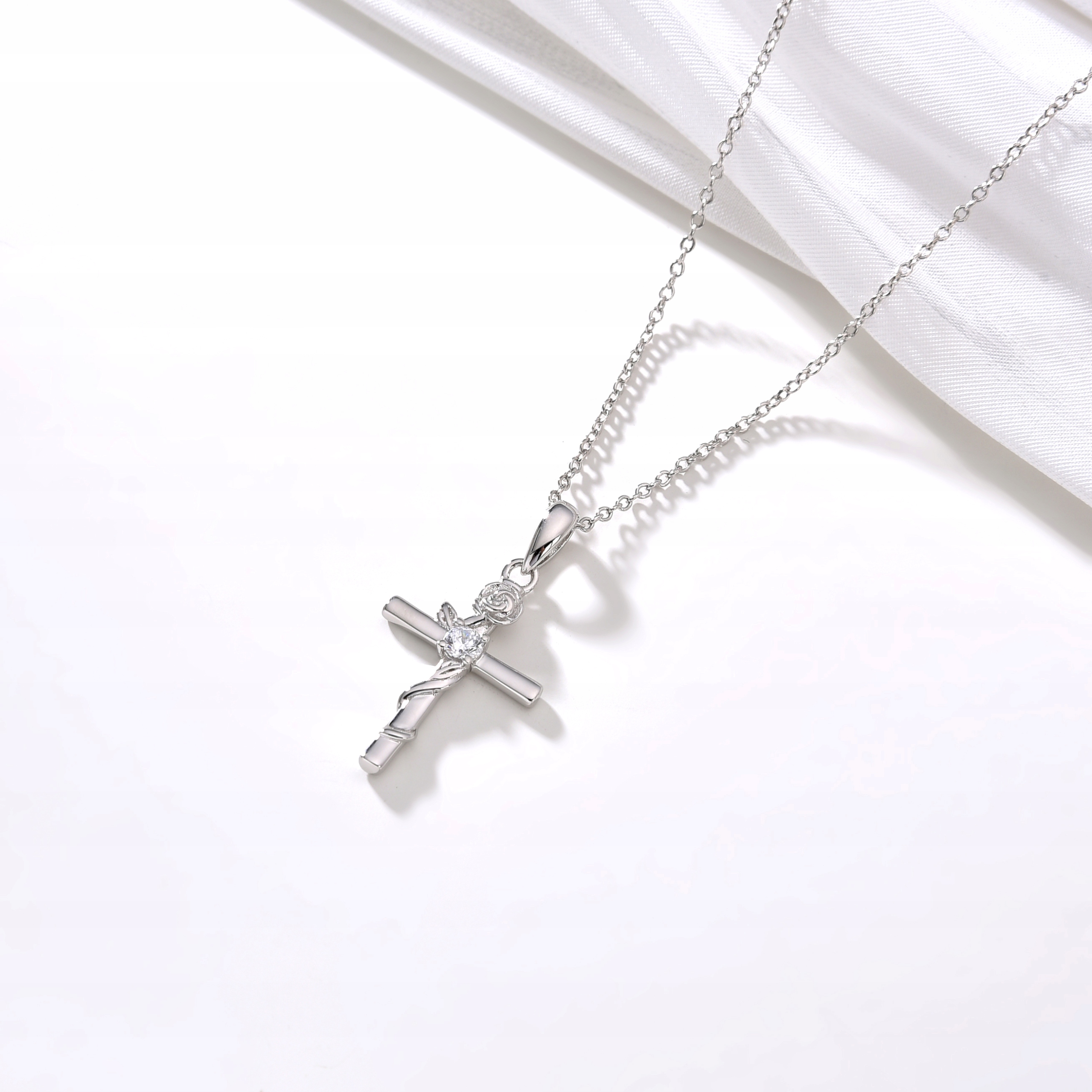 NASZYJNIK SREBRNY KRZYŻYK KRZYŻ ŁAŃCUSZEK DAMSKI KOMUNIA SREBRO PRÓBA 925 Kod producenta NA KOMUNIĘ DZIEŃ MATKI MAMY