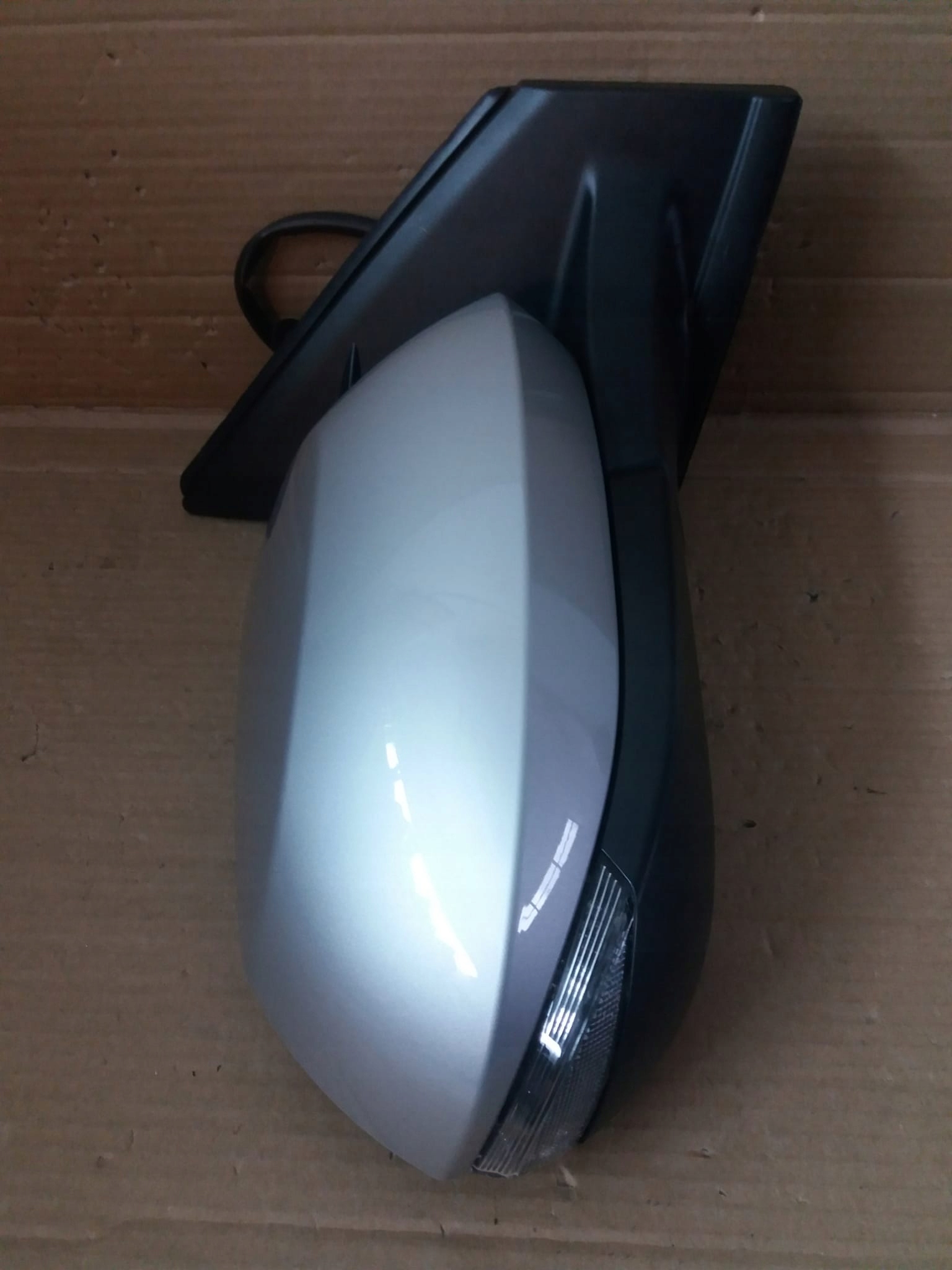 TOYOTA YARIS IV PRAWE SKŁADANE ASYSTENT 9 PIN EU Kolor srebrny