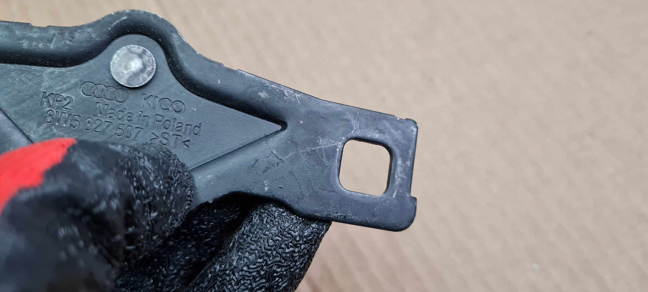 A4 B9 8W RYGIEL lock bonnet boot rear part 8W5827507 A5 8W