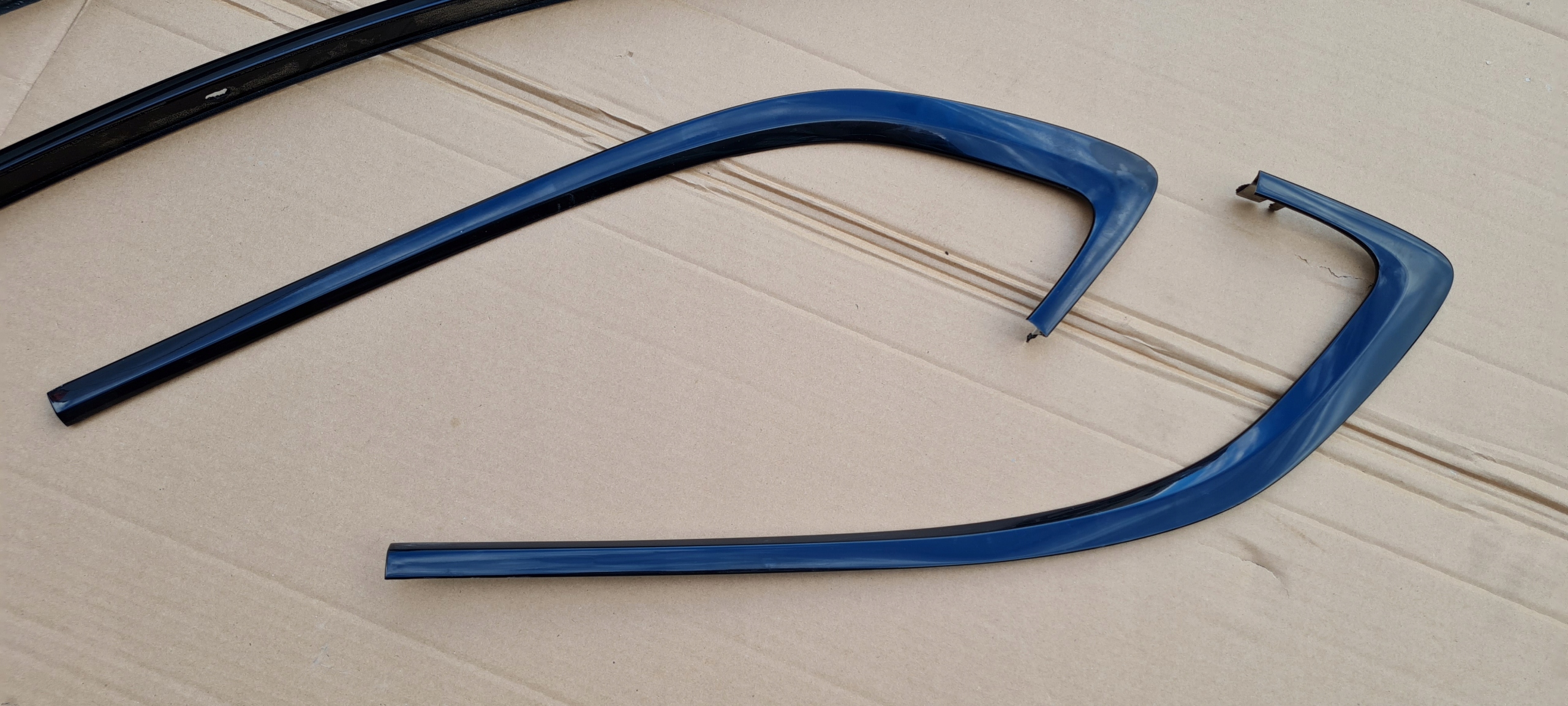 BENTLEY CONTINENTAL GTC 3W8 MOULDINGS SIDE WINDOWS