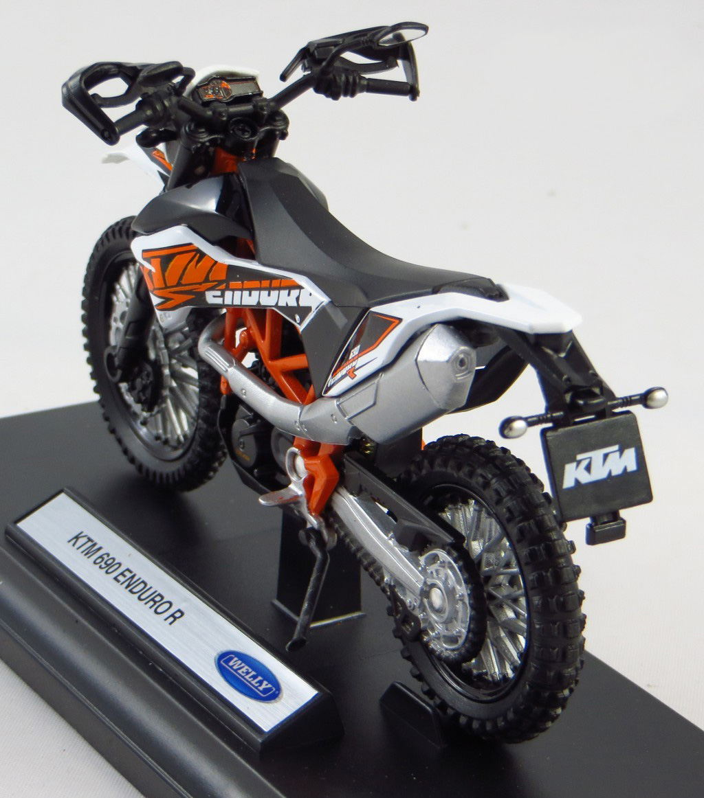 KTM 690 ENDURO R MODEL METALOWY WELLY MOTOR 1:18 Kod producenta HLO_360
