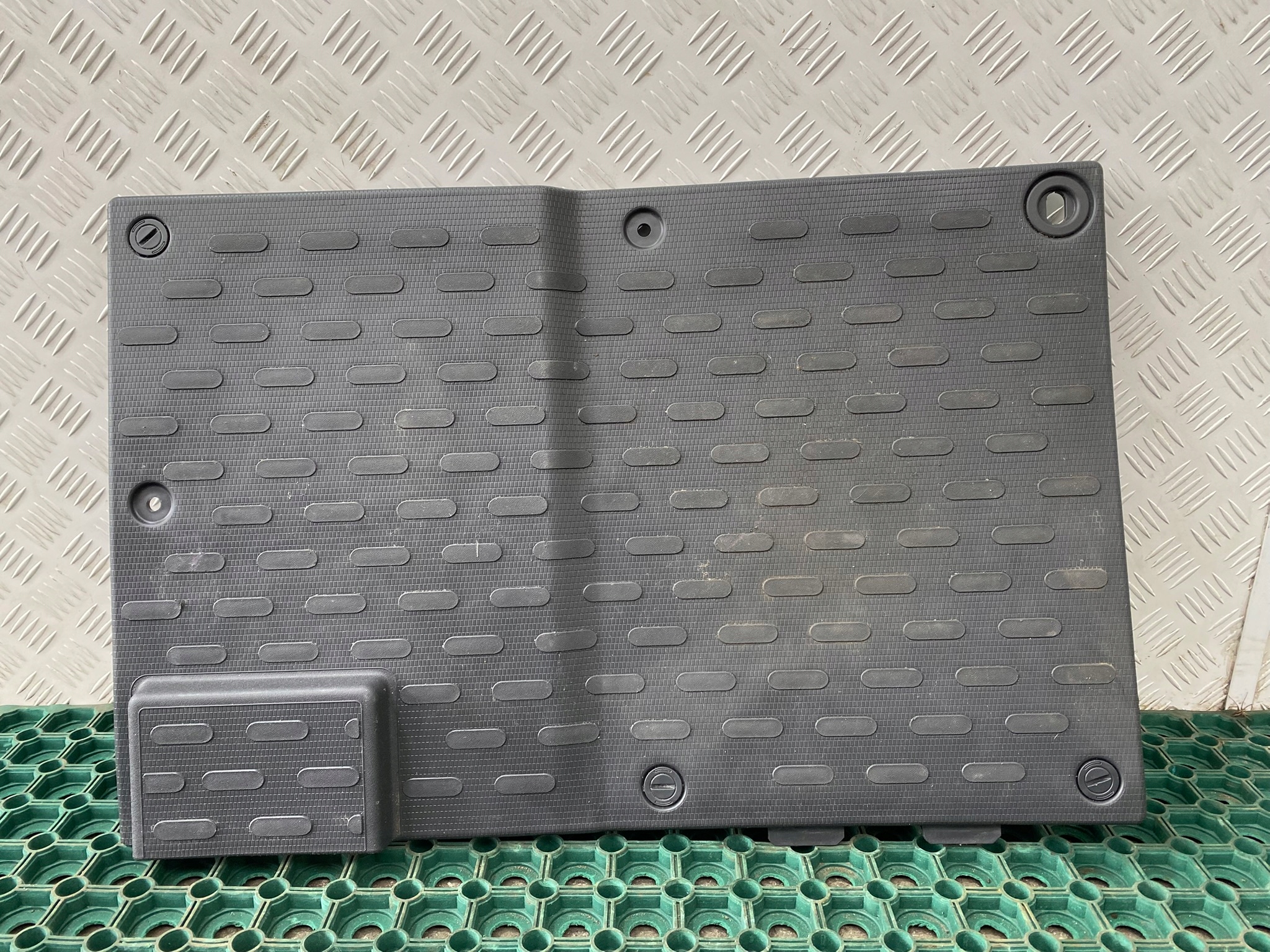 MOVANO C DUCATO 22-26 Blende Abdeckung AKUMULATORA BODEN 53230462 OE