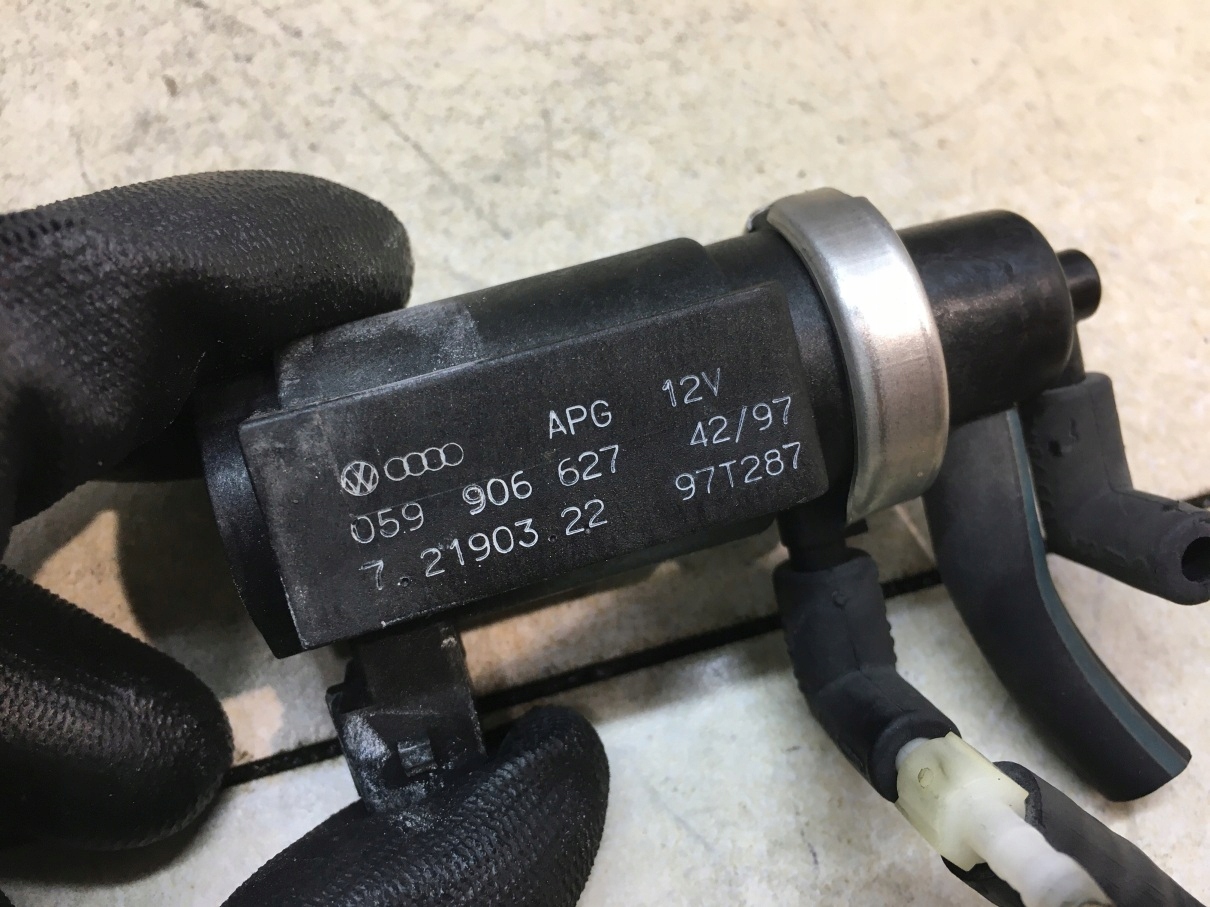 клапан давления Audi A6 C5 2.5 tdi 059906627