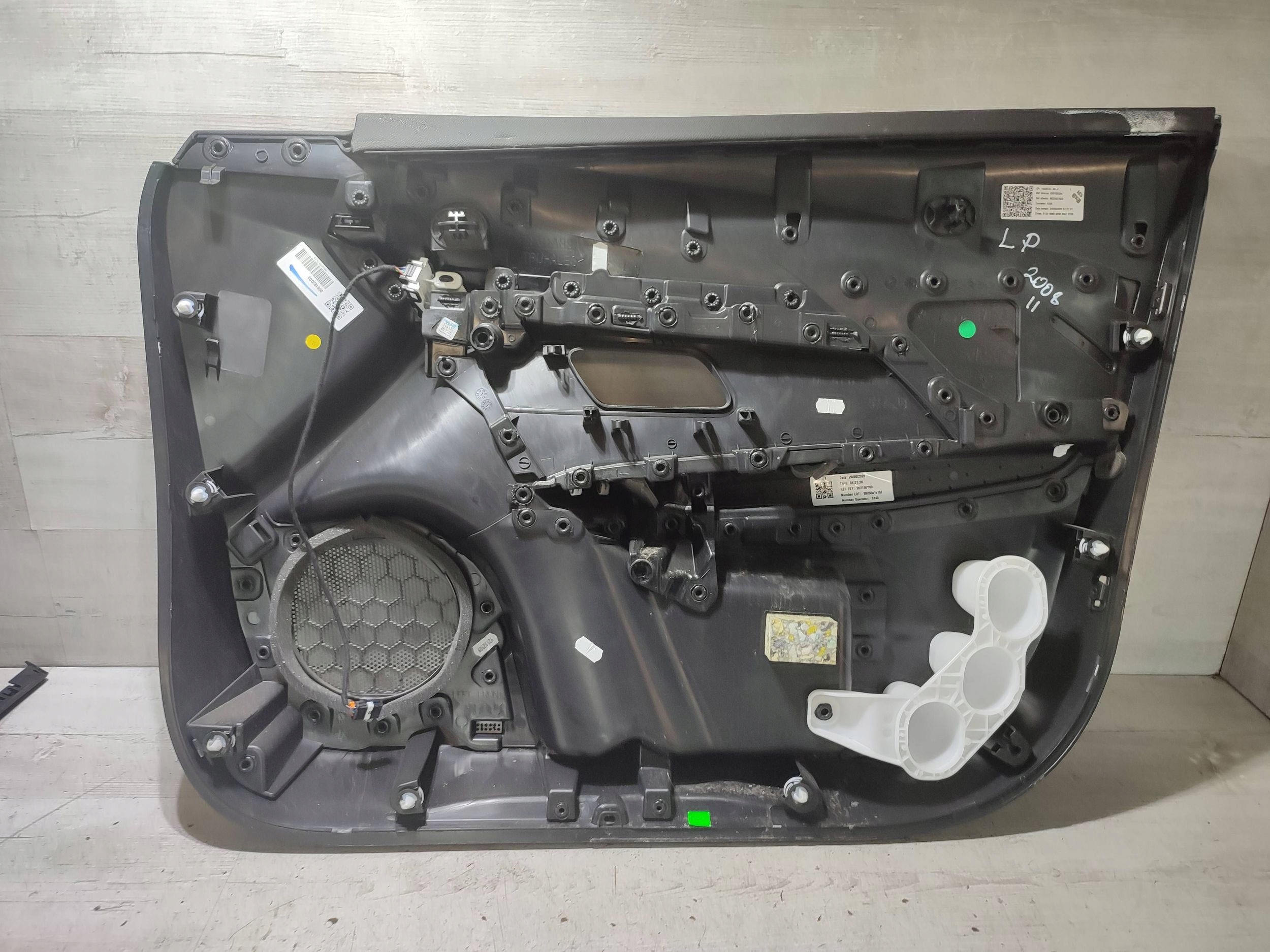 Peugeot 2008 II 2020 front left side / side door przednich
