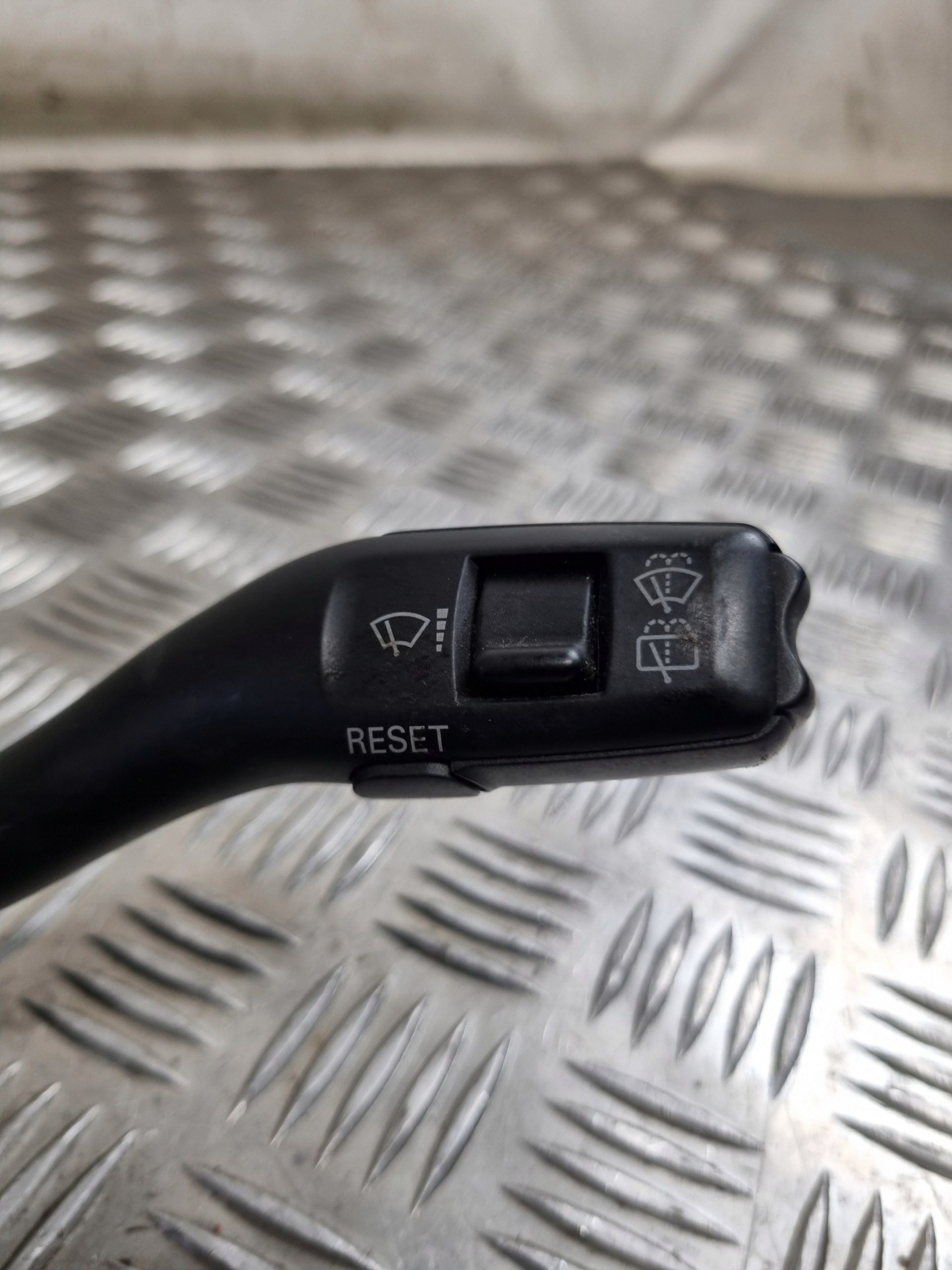 commande levier commodo sous volant AUDI A4 B7
