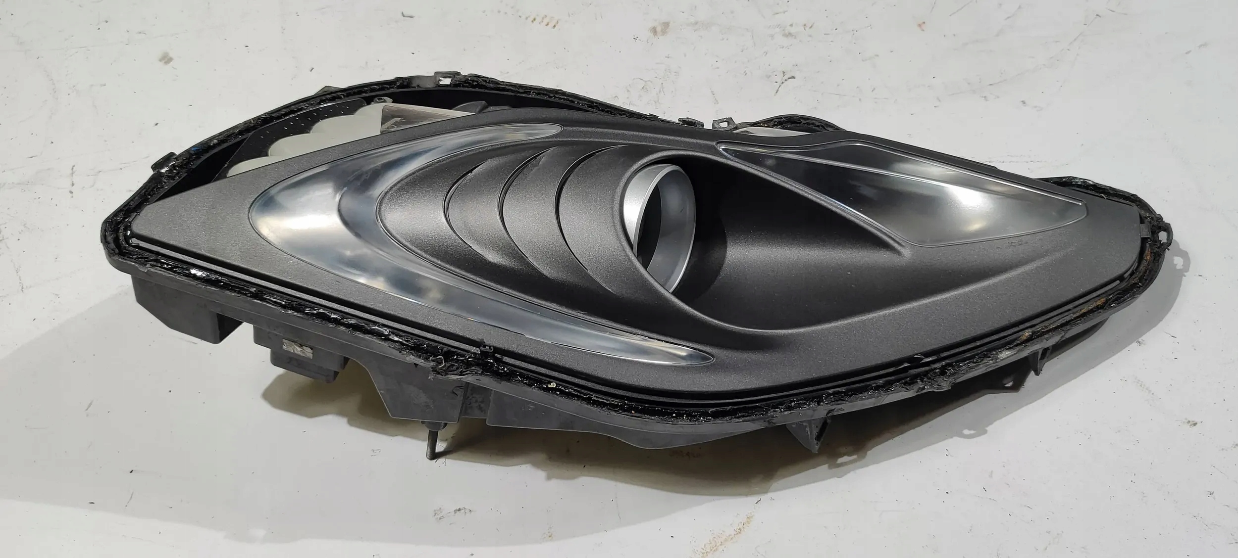 far prednji dio prednja desna Mclaren Mp4-12c