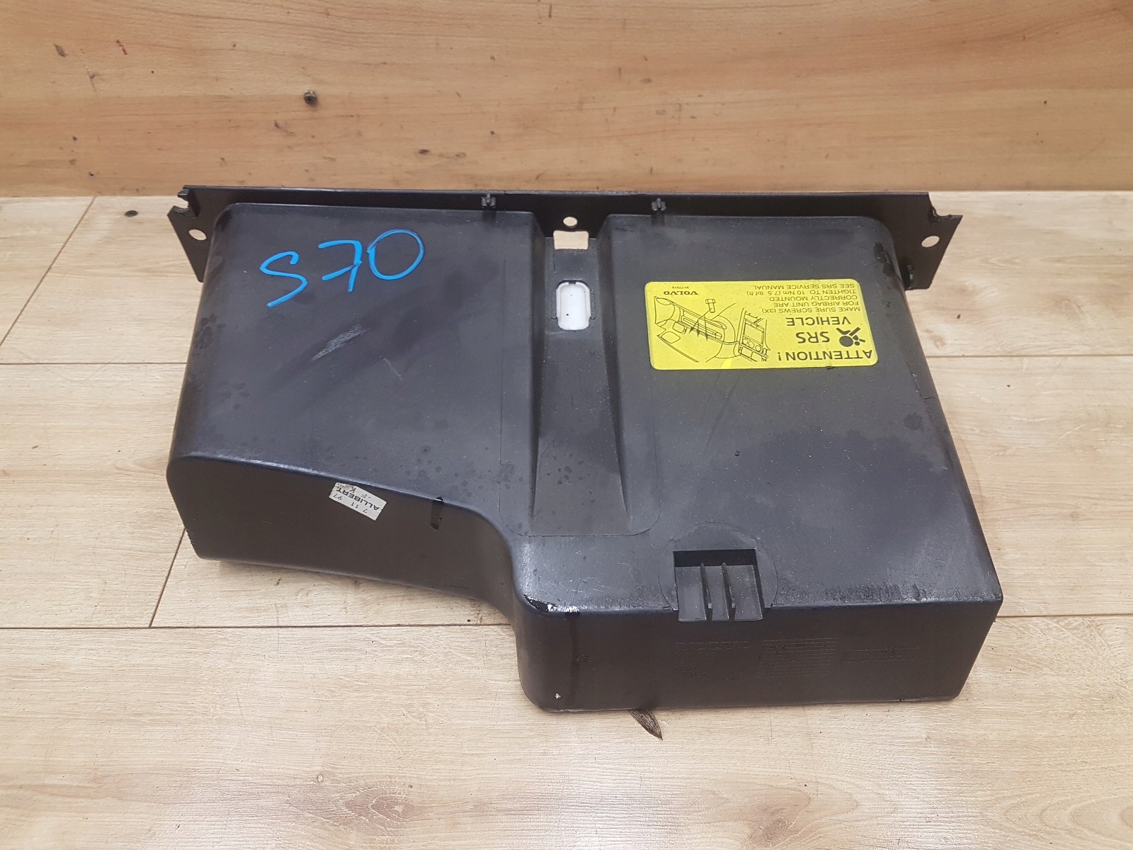 полка бардачок volvo V70
