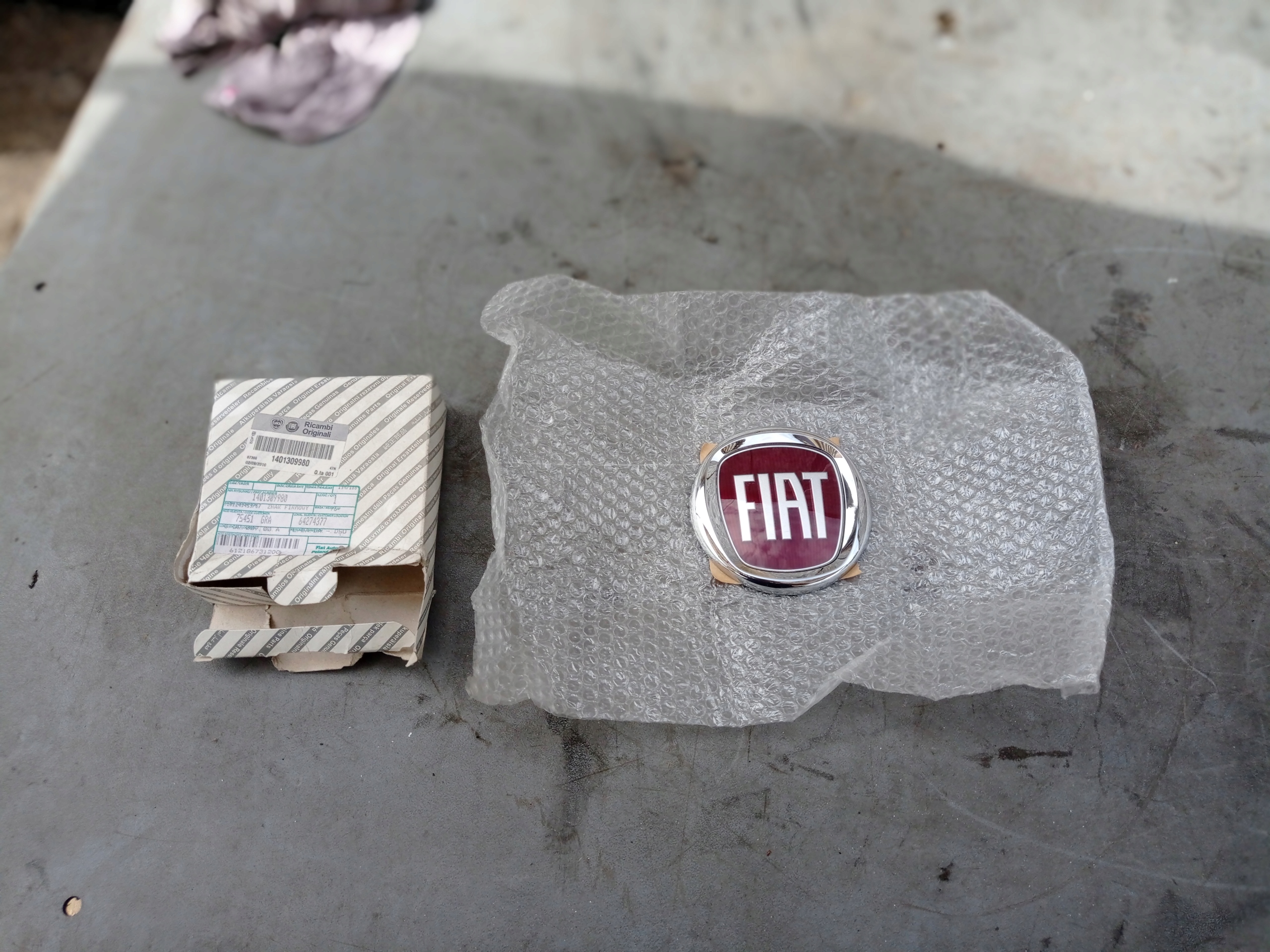 Emblemat Znaczek Fiat 1401309980