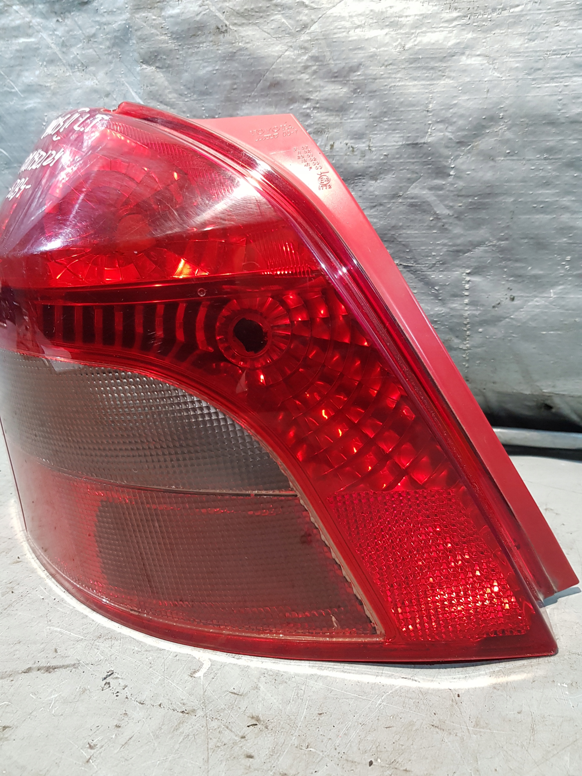 light left rear part TOYOTA YARIS II EUROPA