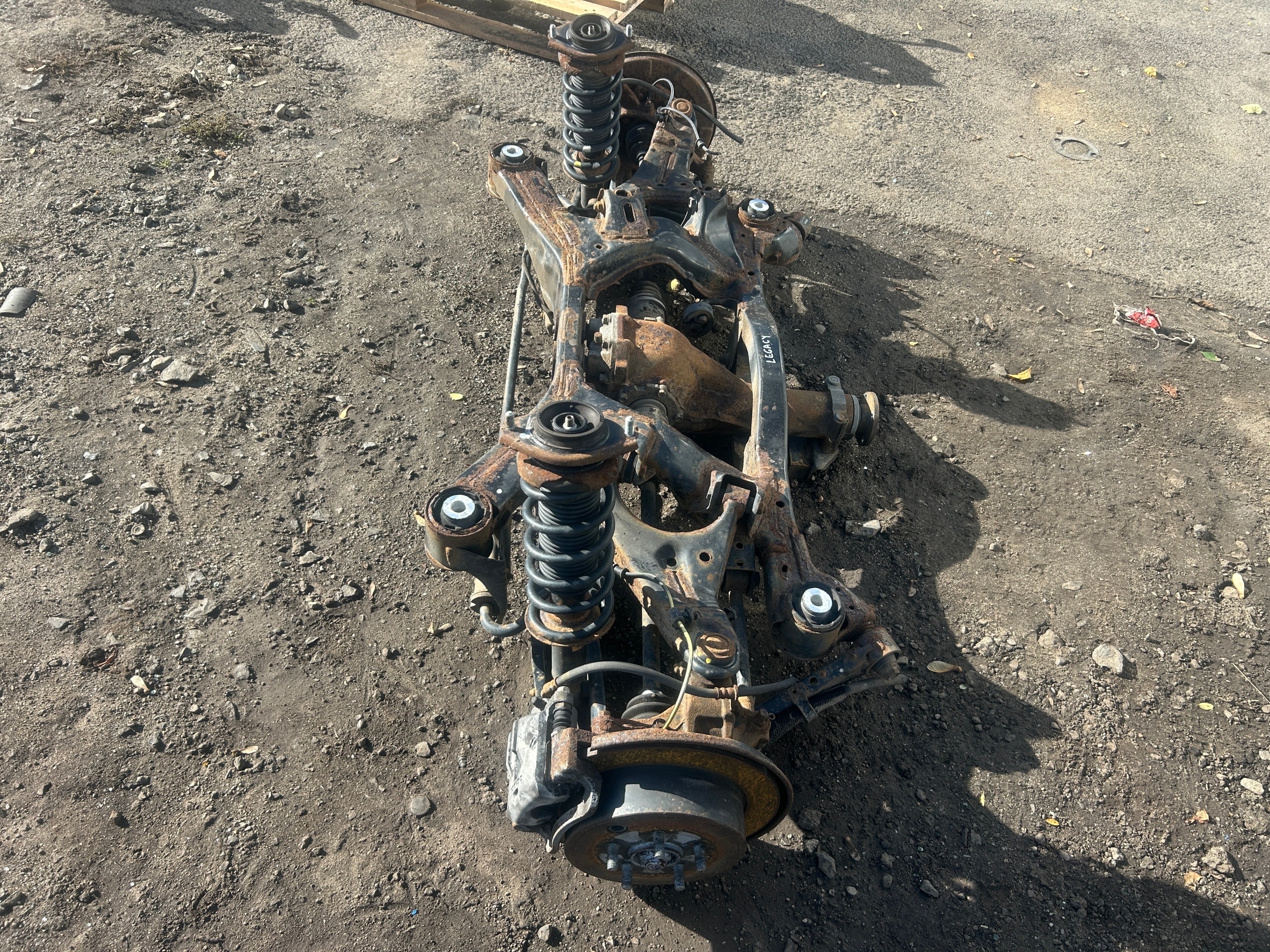 SUBARU LEGACY V KOMBI 2,0 D suspension arrière complets