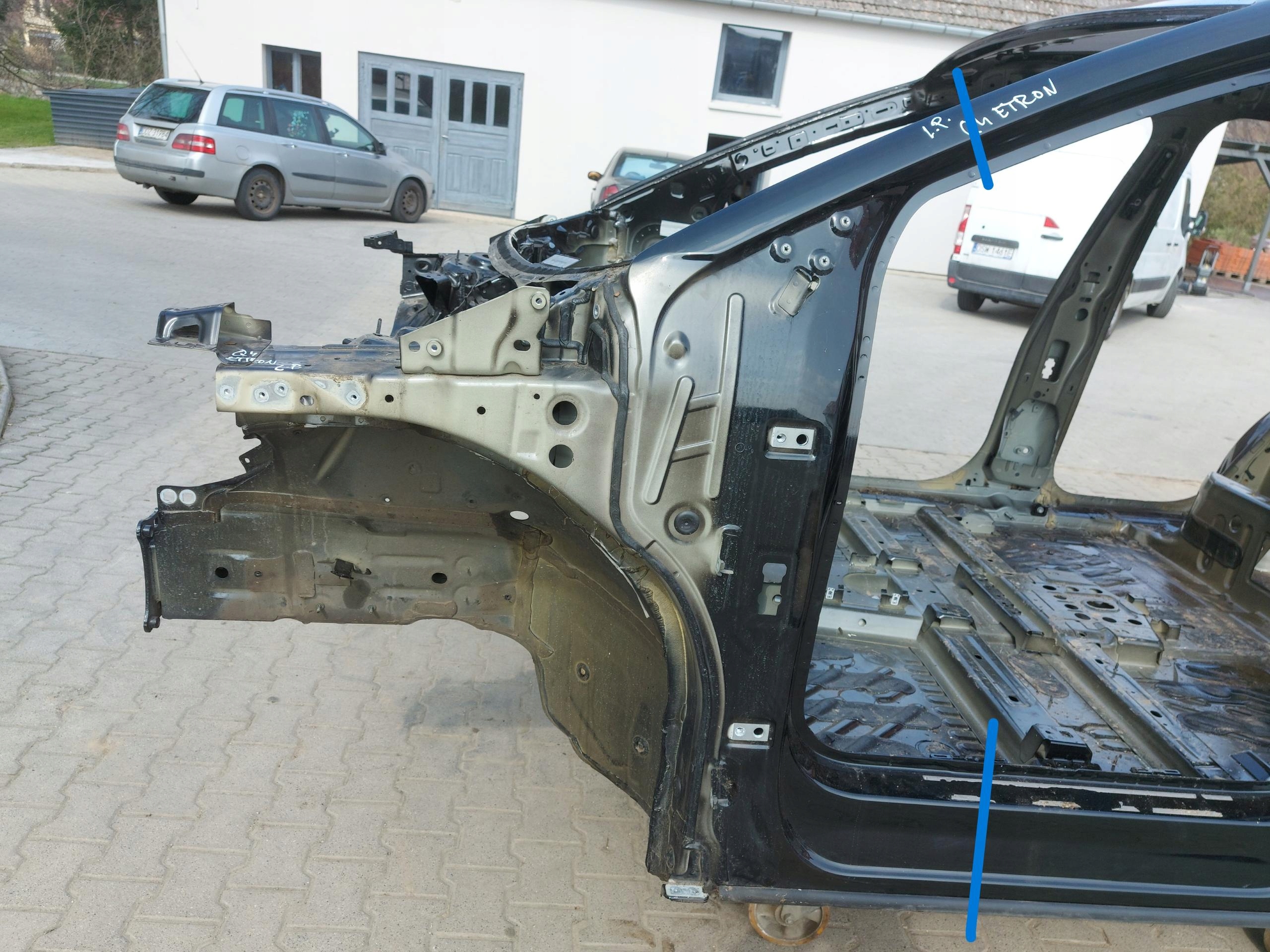Audi Q4 40 E-TRON quarter left front front oryg