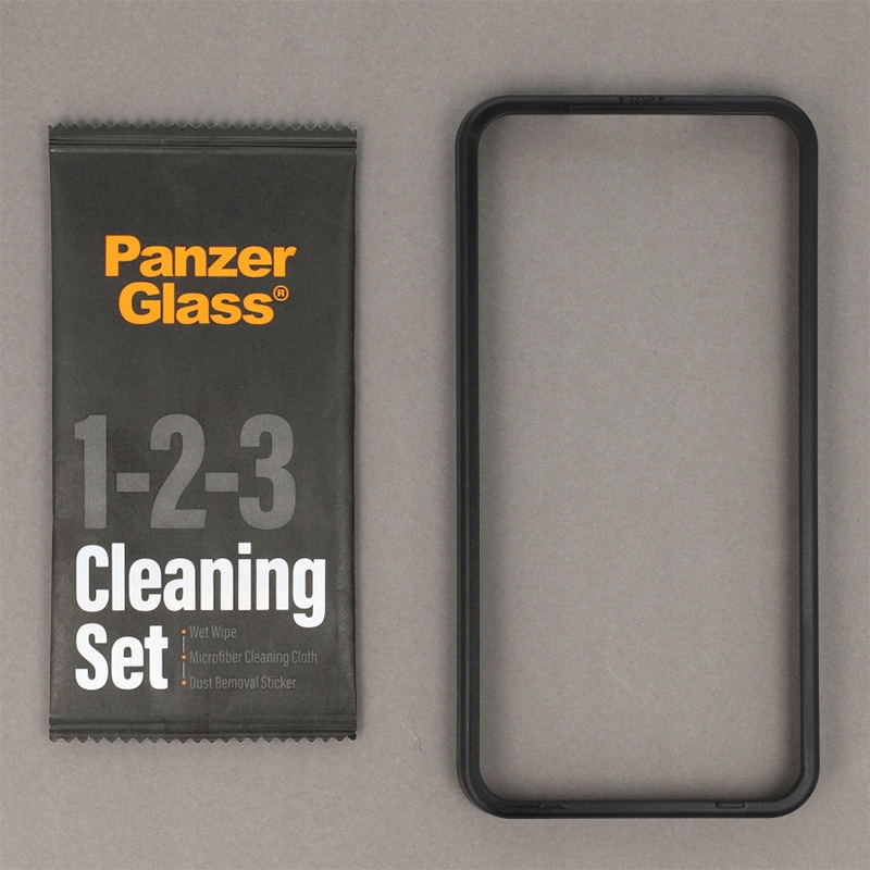 PANZERGLASS Protector iPhone 16 Pro Max, Ultra-Wide Fit — 9