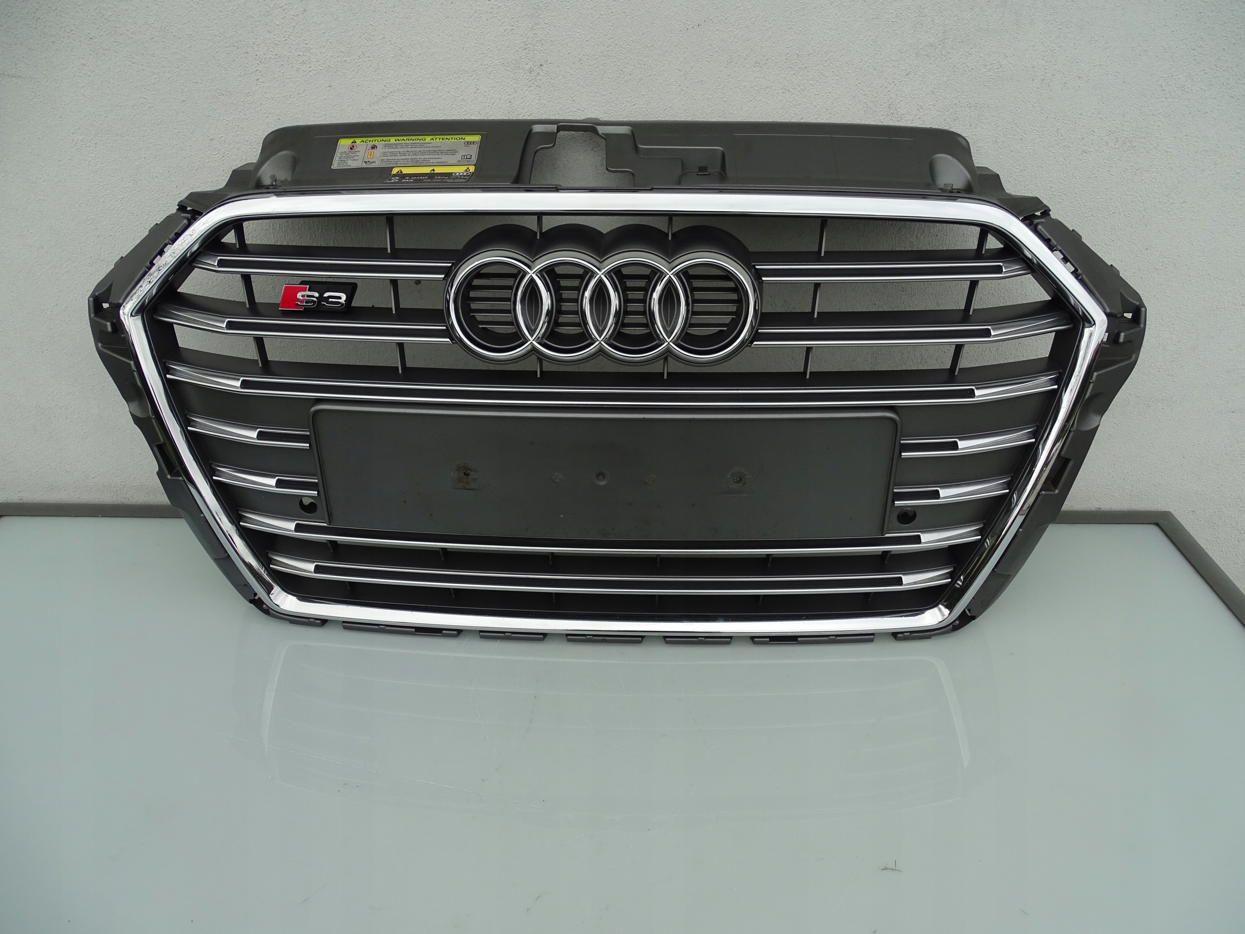 Grill AUDI A3 S3 8V0 S-line 8V3853651AC BDB Stan !!!