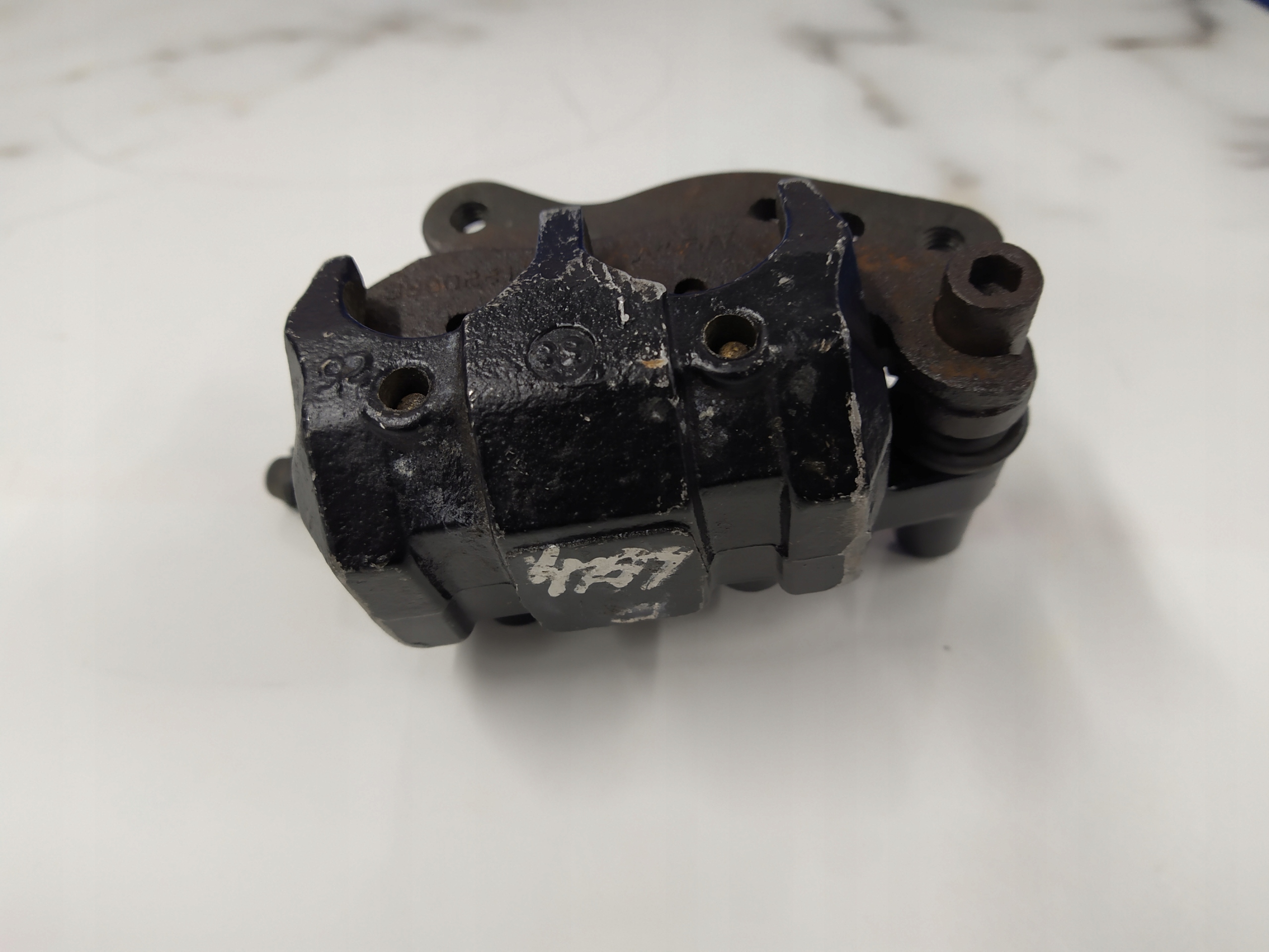 Kawasaki klf 300 передний зажим