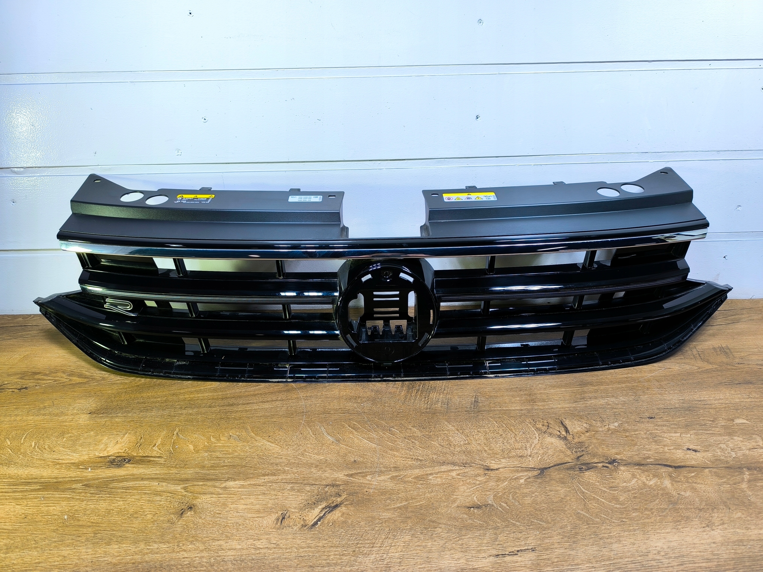 VW TIGUAN II LIFT ALLSPACE R LINE GRILL ATRAPA CHŁODNICY LED 5NN853653E