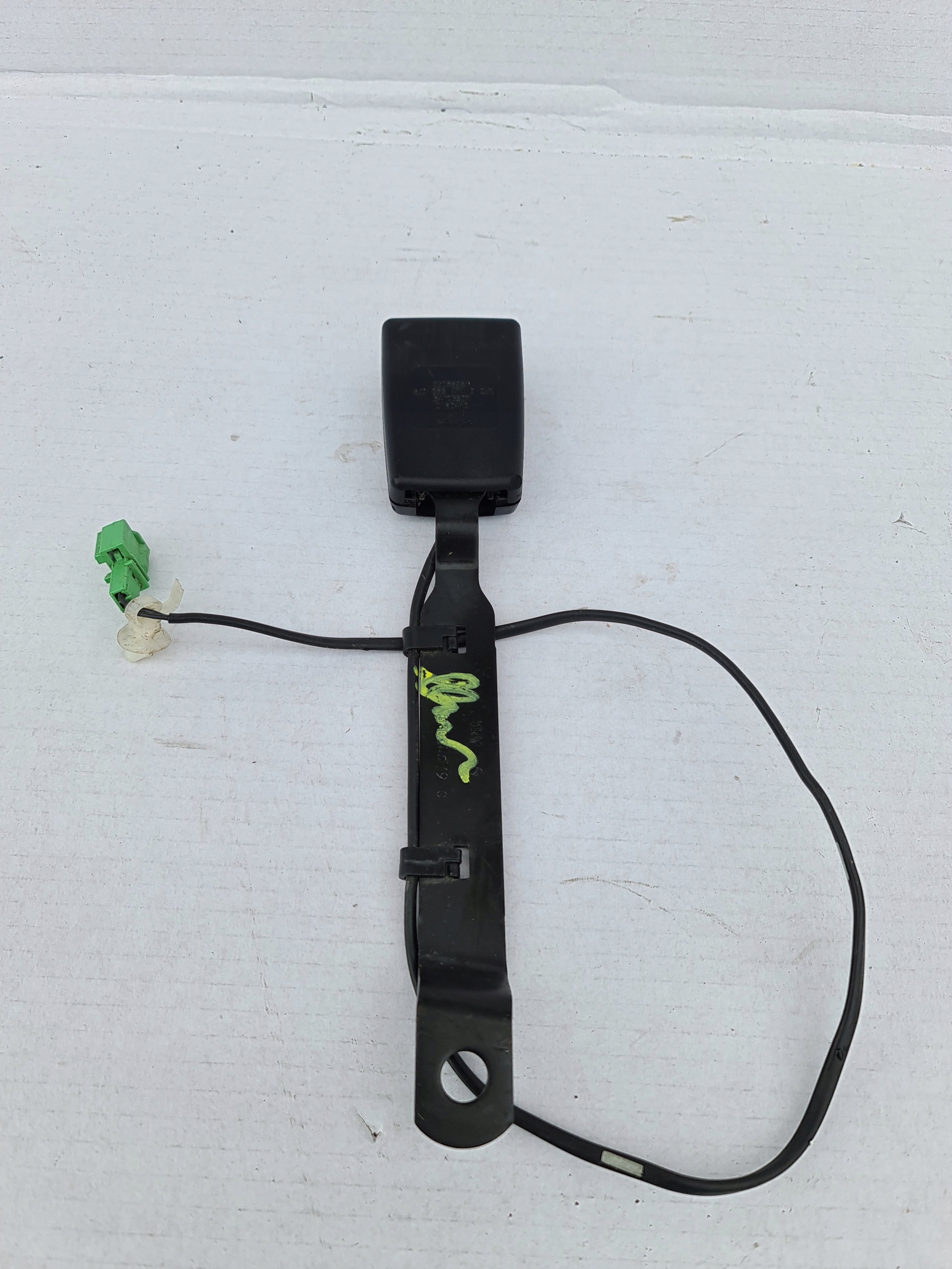 FABIA II ПРЯЖКА РЕМНЯ ЛЕВАЯ 5J0858471D