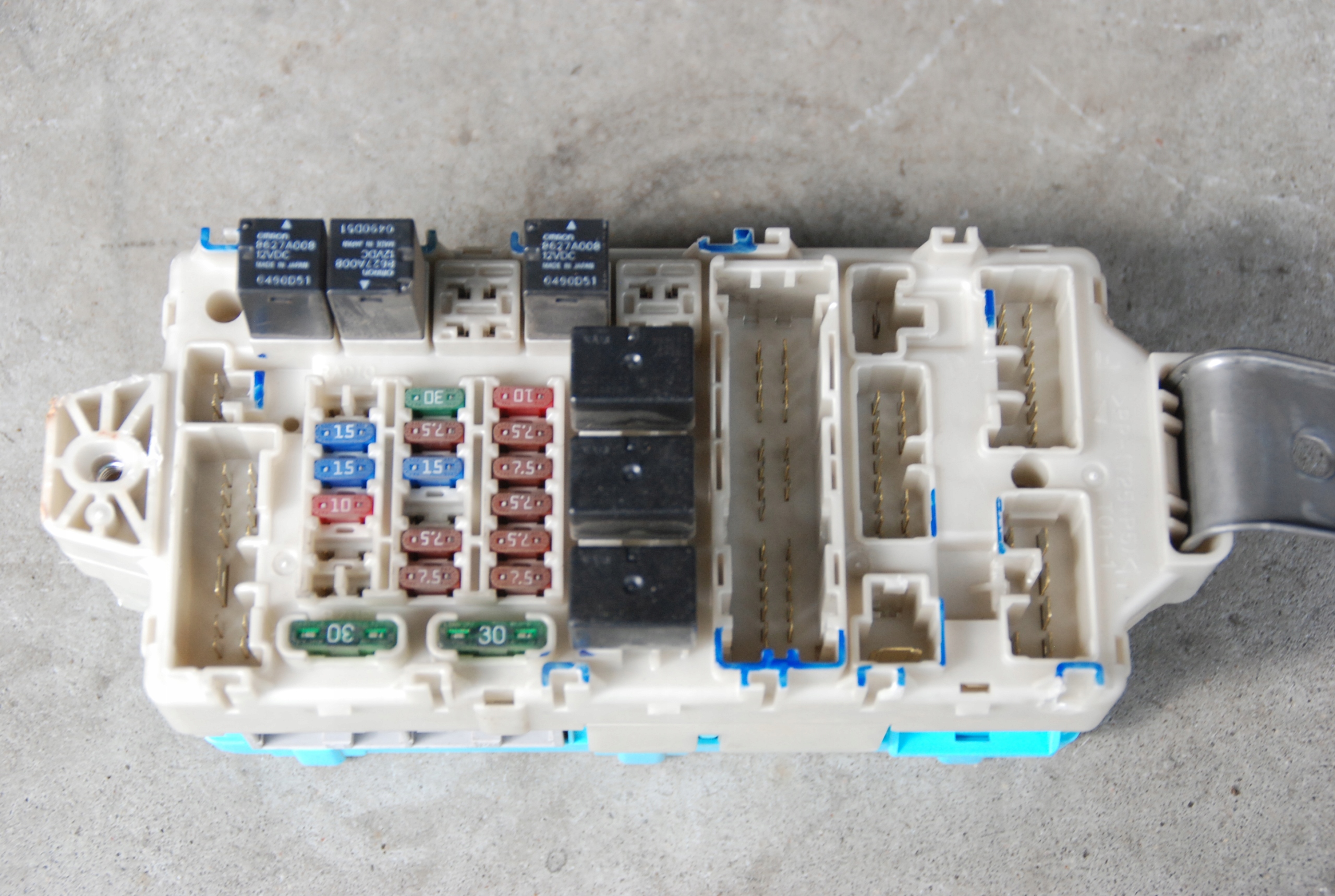 SKRZYNKA MODUŁ BSI 8637A5 MITSUBISHI PAJERO IV 3.2