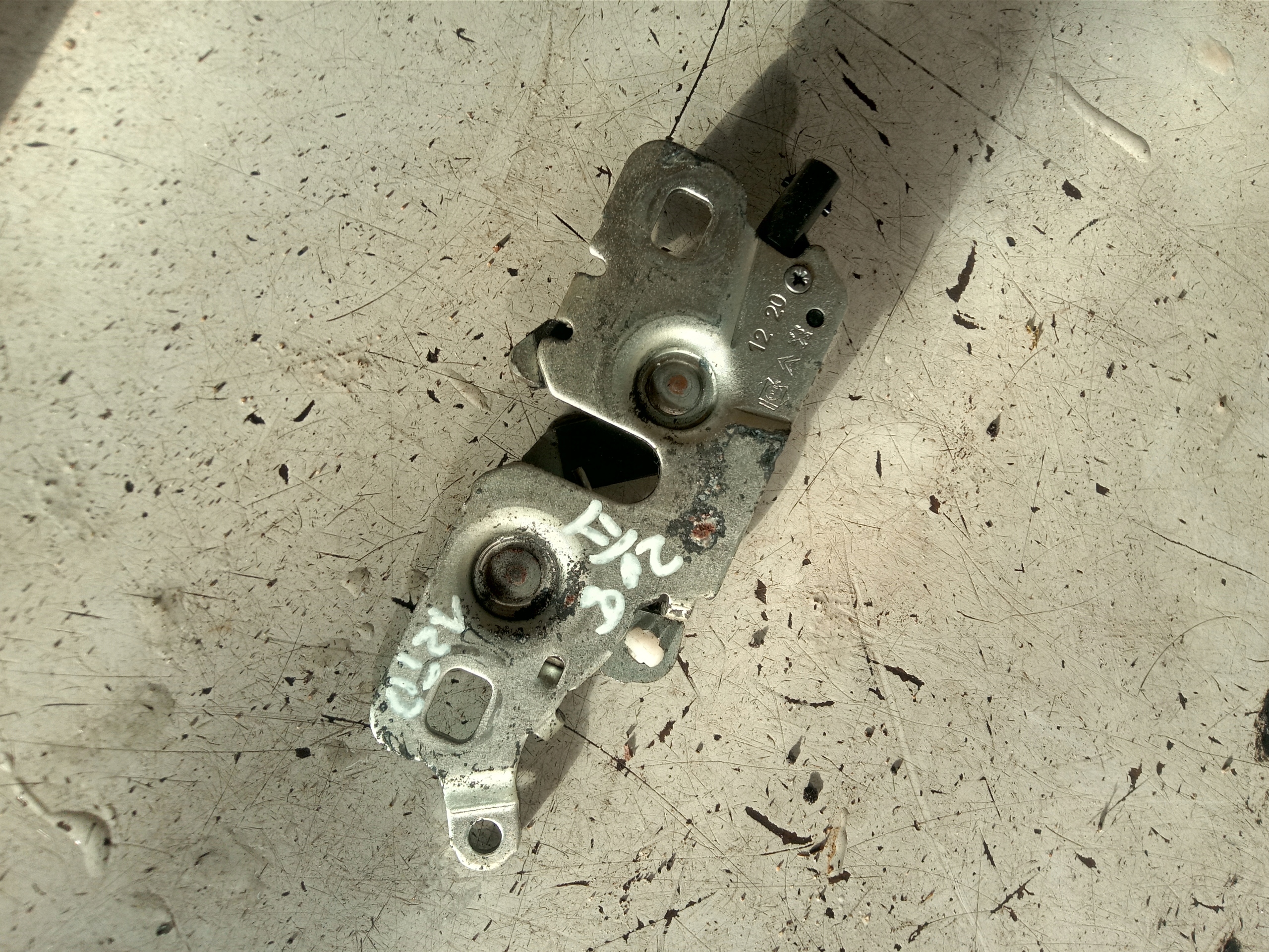 9822726780 - PEUGEOT 208 II ЗАМОК КАПОТА БОЛТ