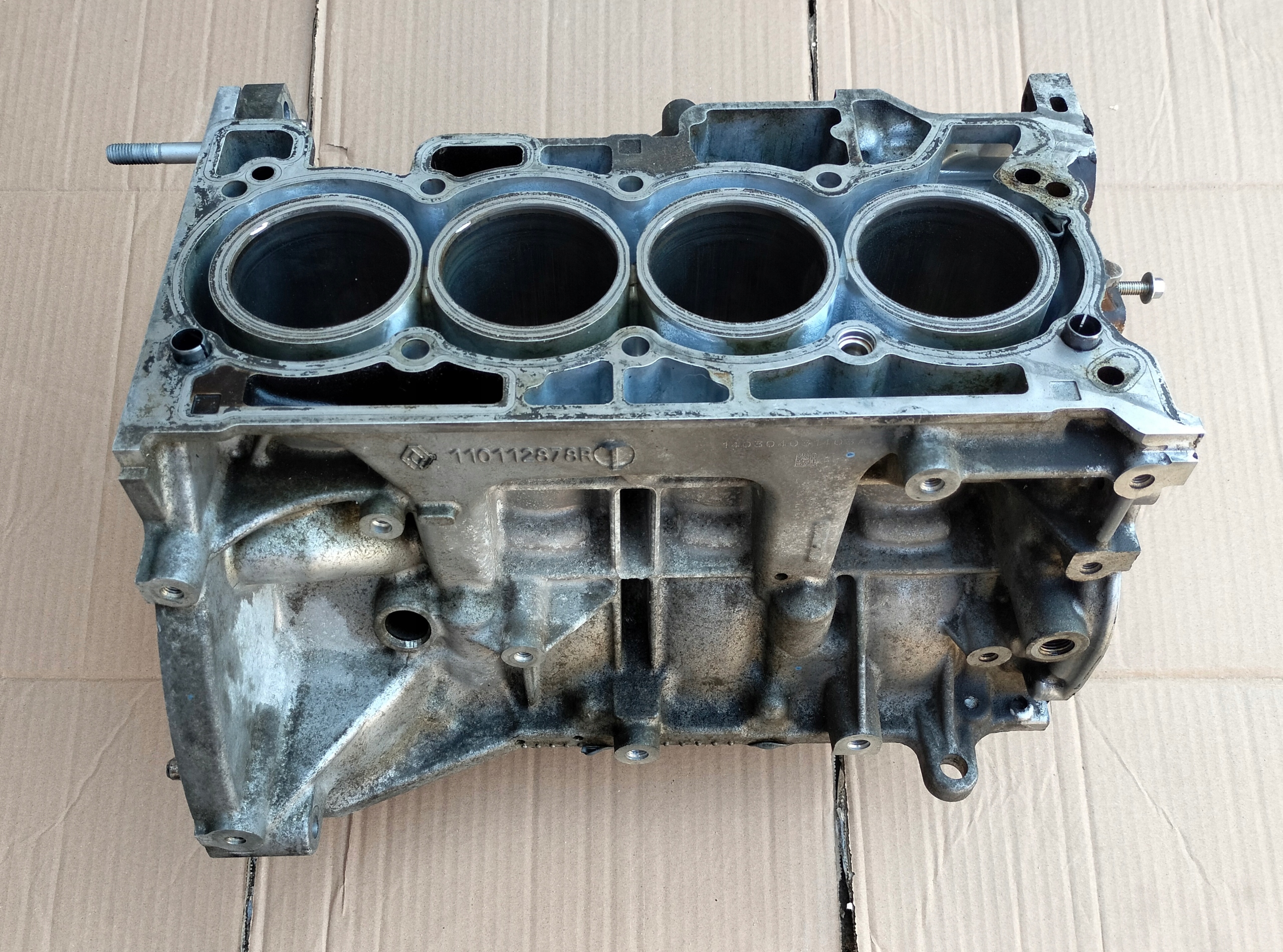 NISSAN RENAULT 1,2 DIG-T TCE HRA2 BLOK SILNIKA