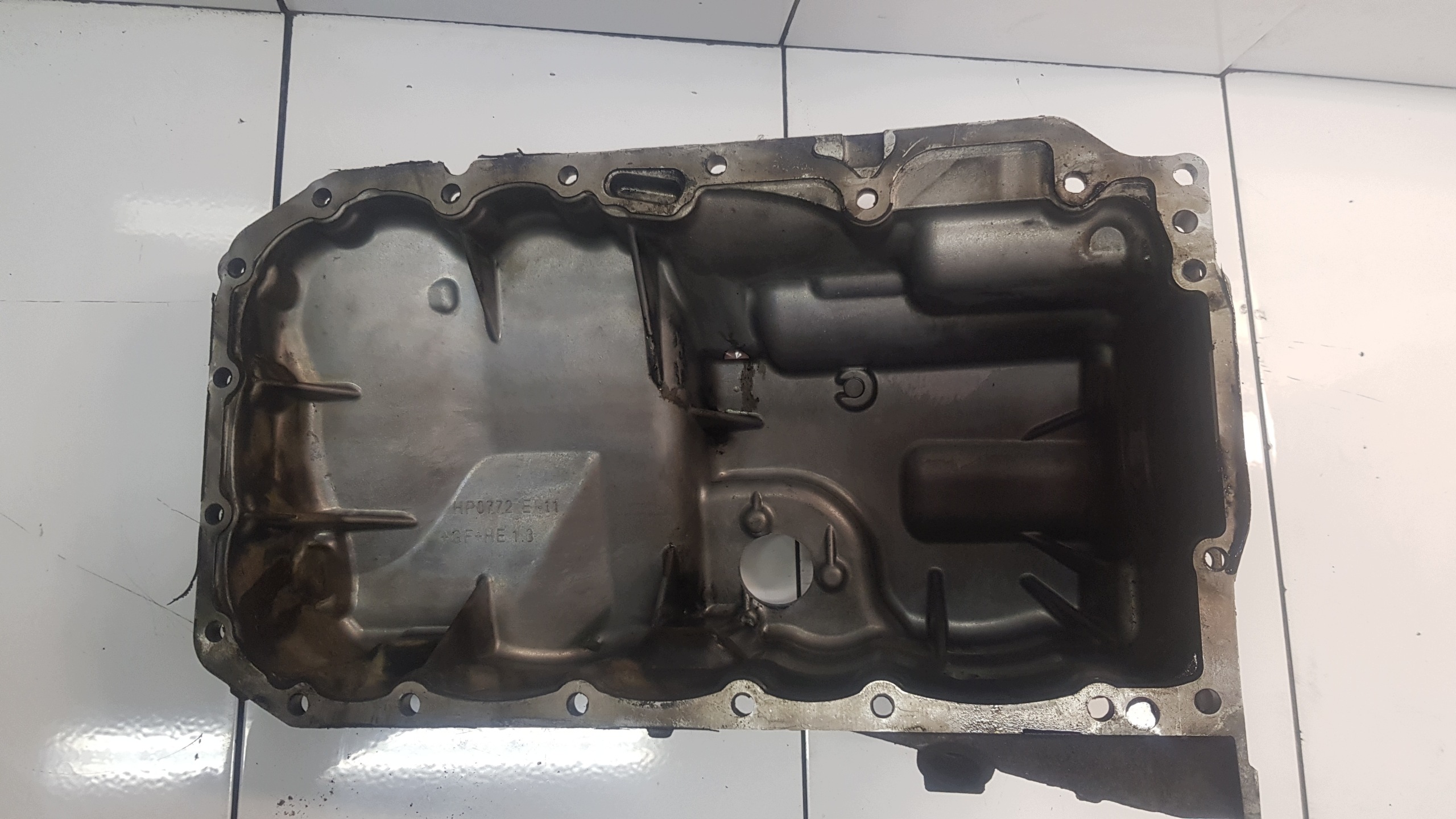 BMW 3 E90 2.0D olejová vana 8510206 14341610