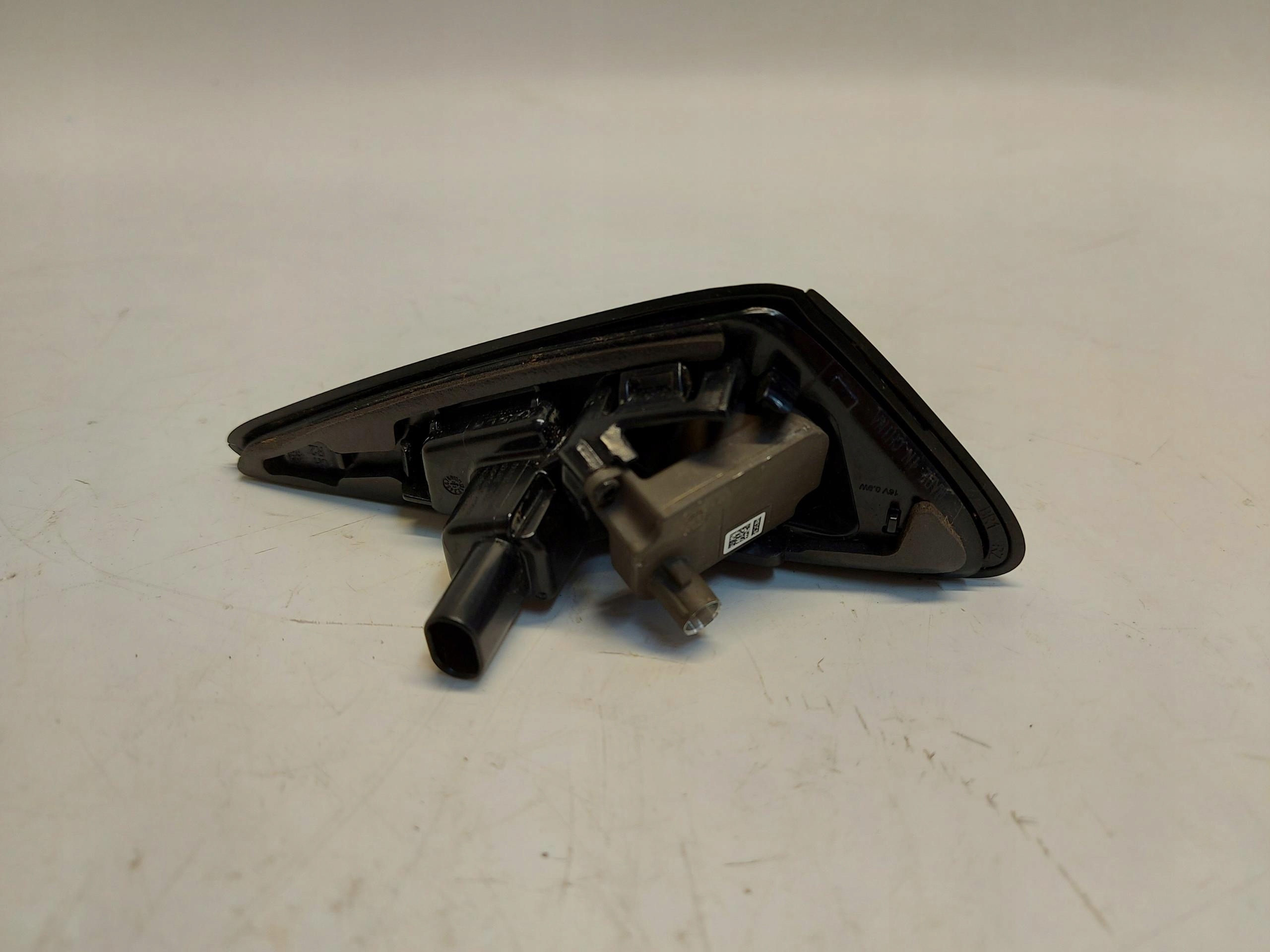 TESLA MODEL Y 2024r KAMERA indicator right front 1873283