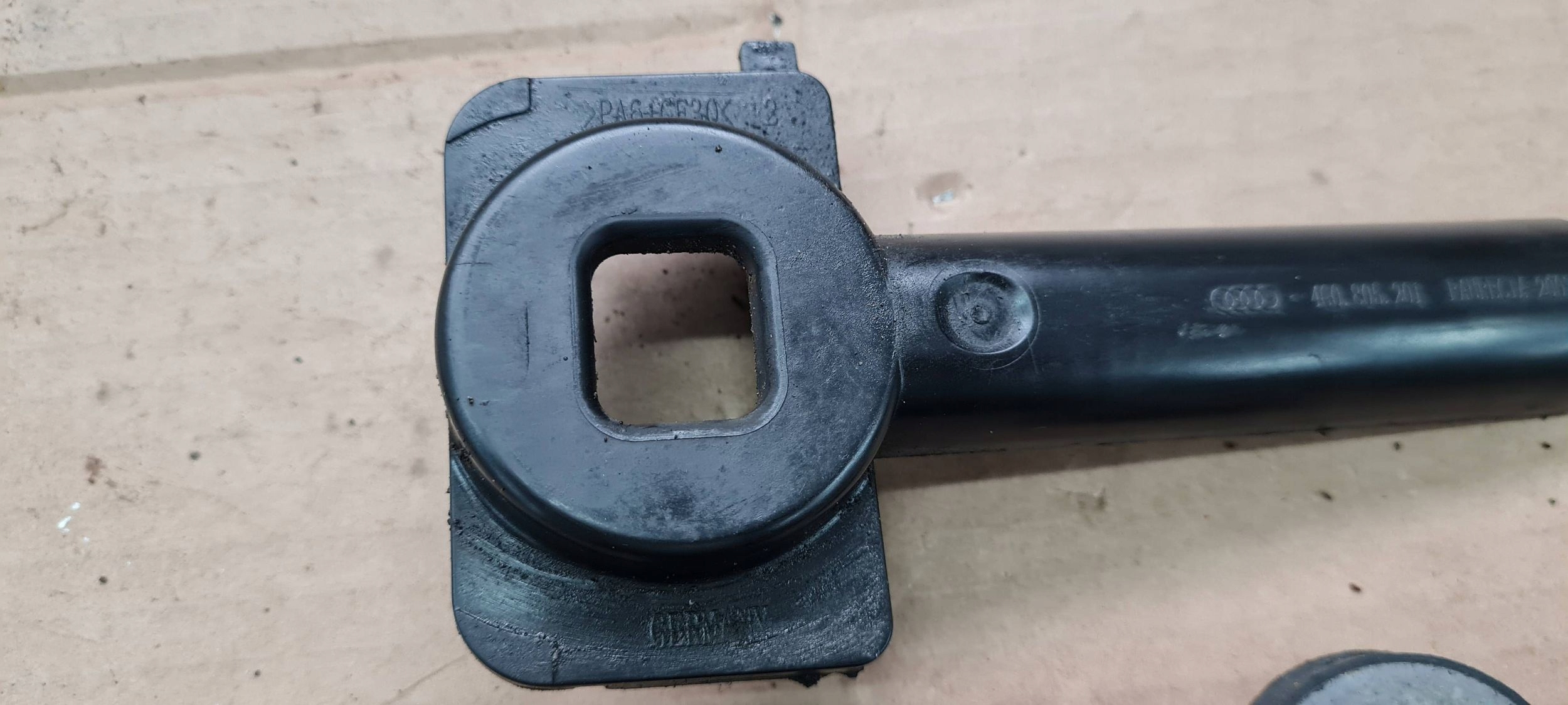 A7 4G bracket hook holder radiator 4G0805201 A6 C7 4G
